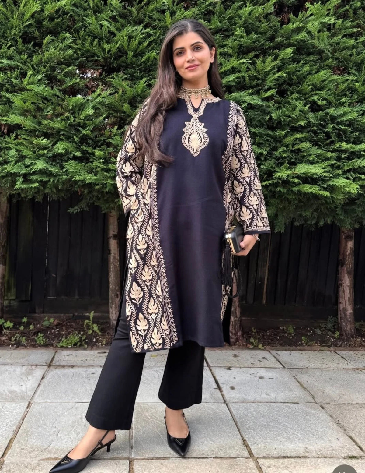 Kashmiri Light Brown Aari Embroidered Woollen Phiran – Black | Timeless Winter Wear
