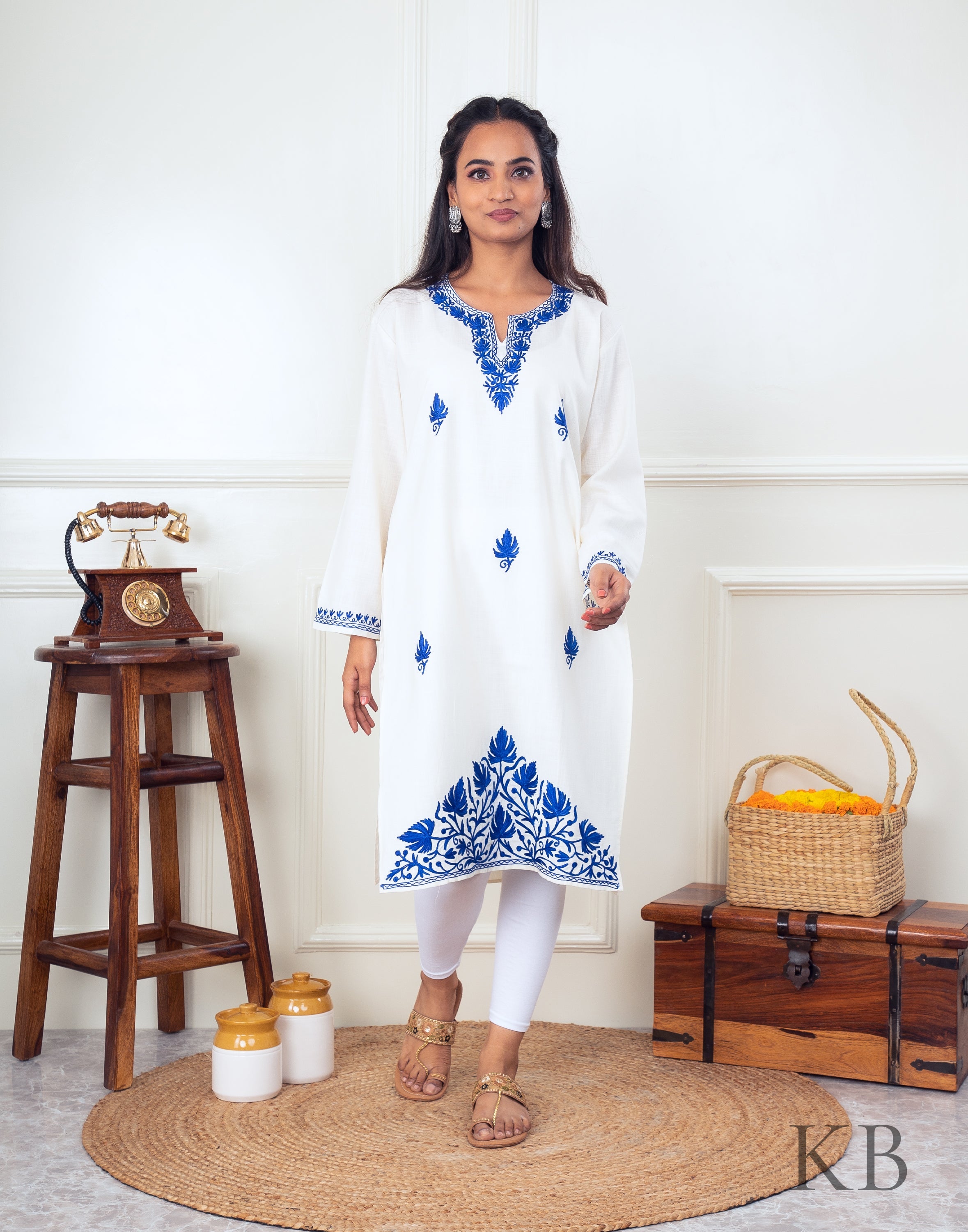 Poshdaar White Aari Embroidered Cotton Kurti