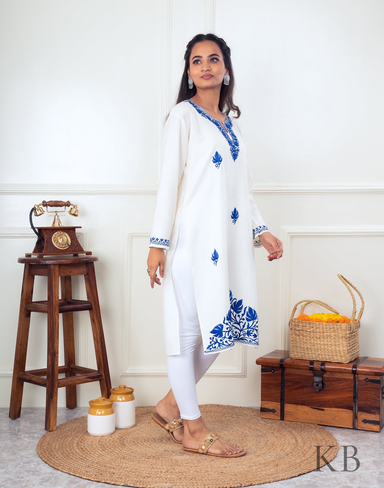 Poshdaar White Aari Embroidered Cotton Kurti