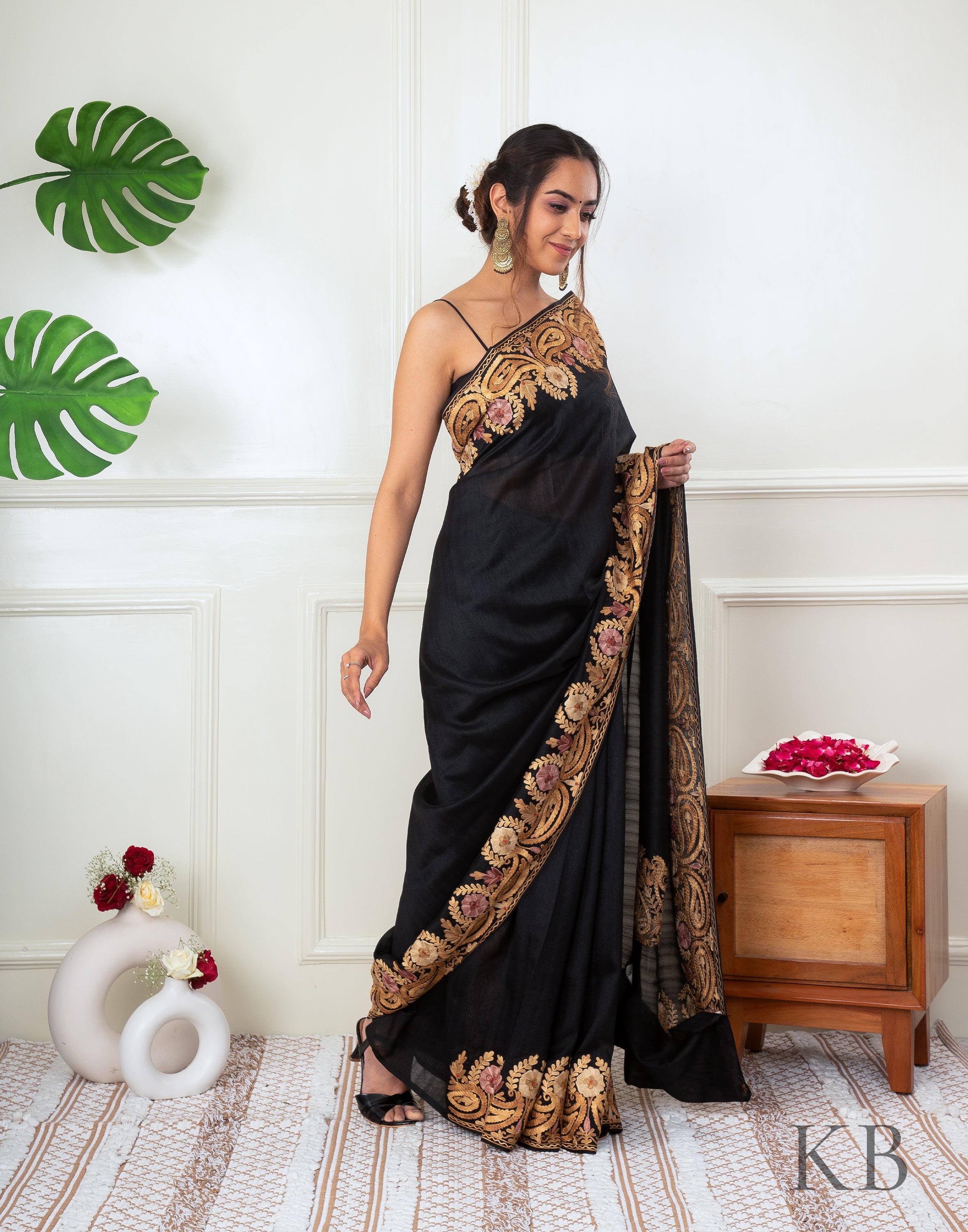 Gold Aari Border Black Silk Saree - Kashmir Box