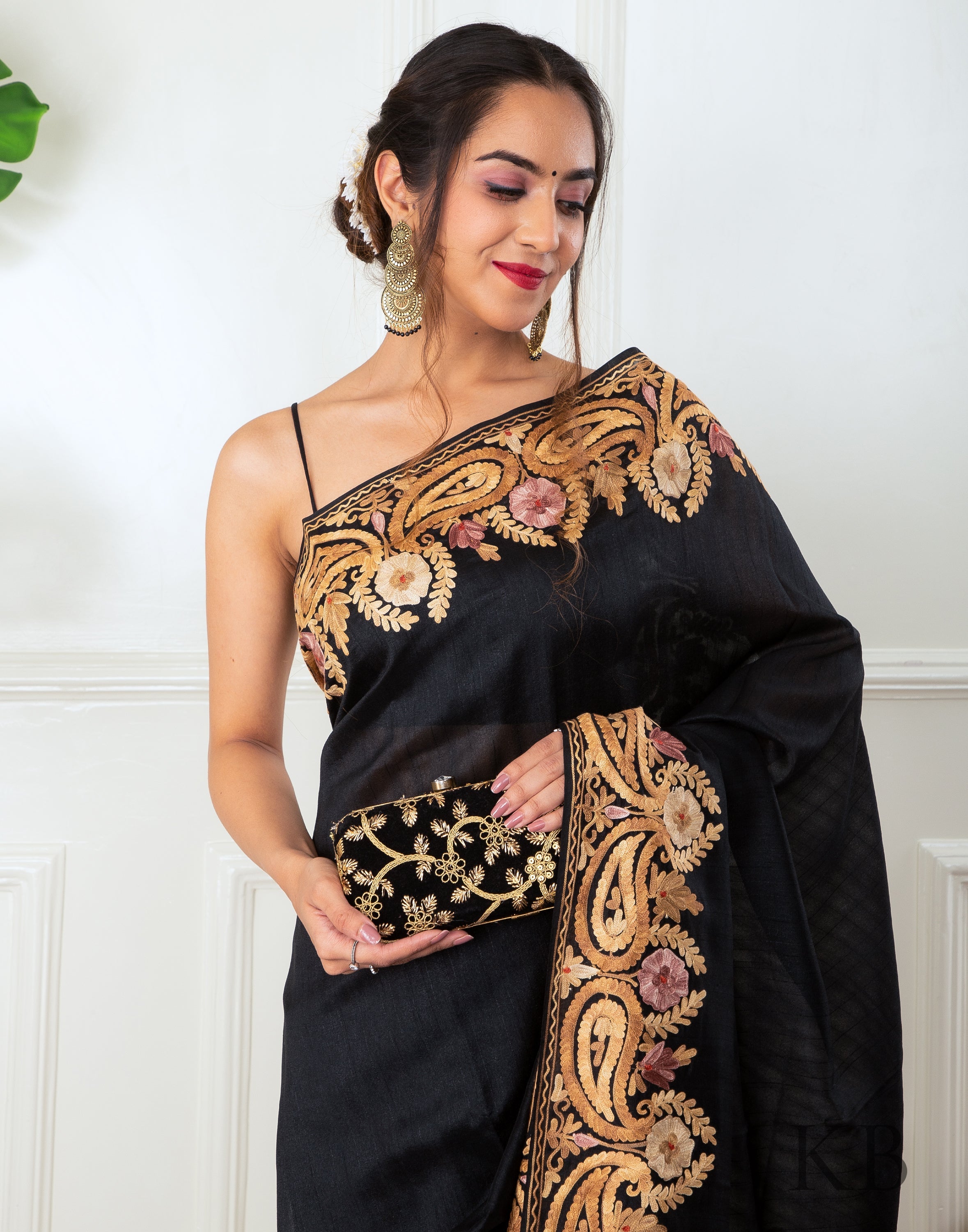 Gold Aari Border Black Silk Saree - Kashmir Box