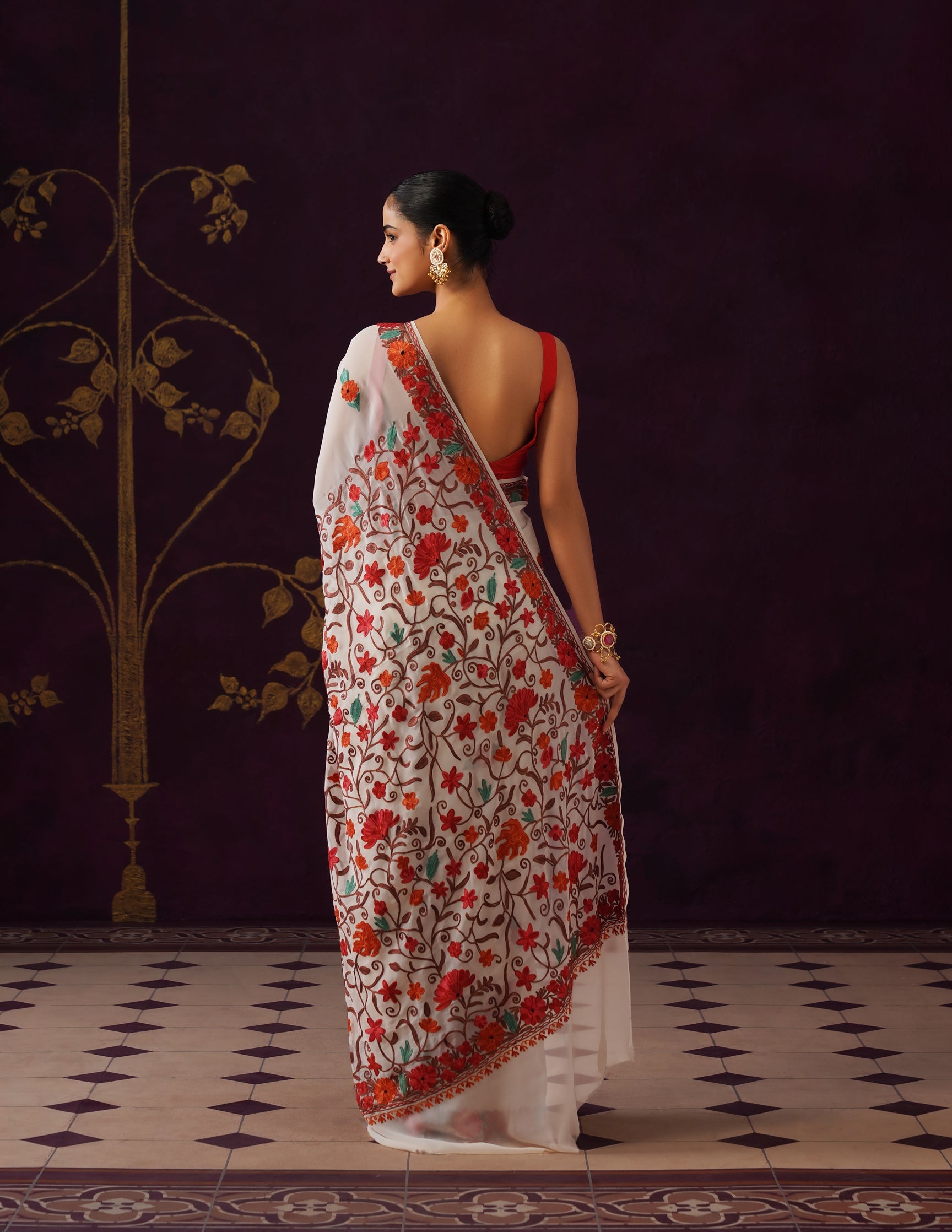 Kashmiri Aari Embroidered Georgette Saree – Off-White