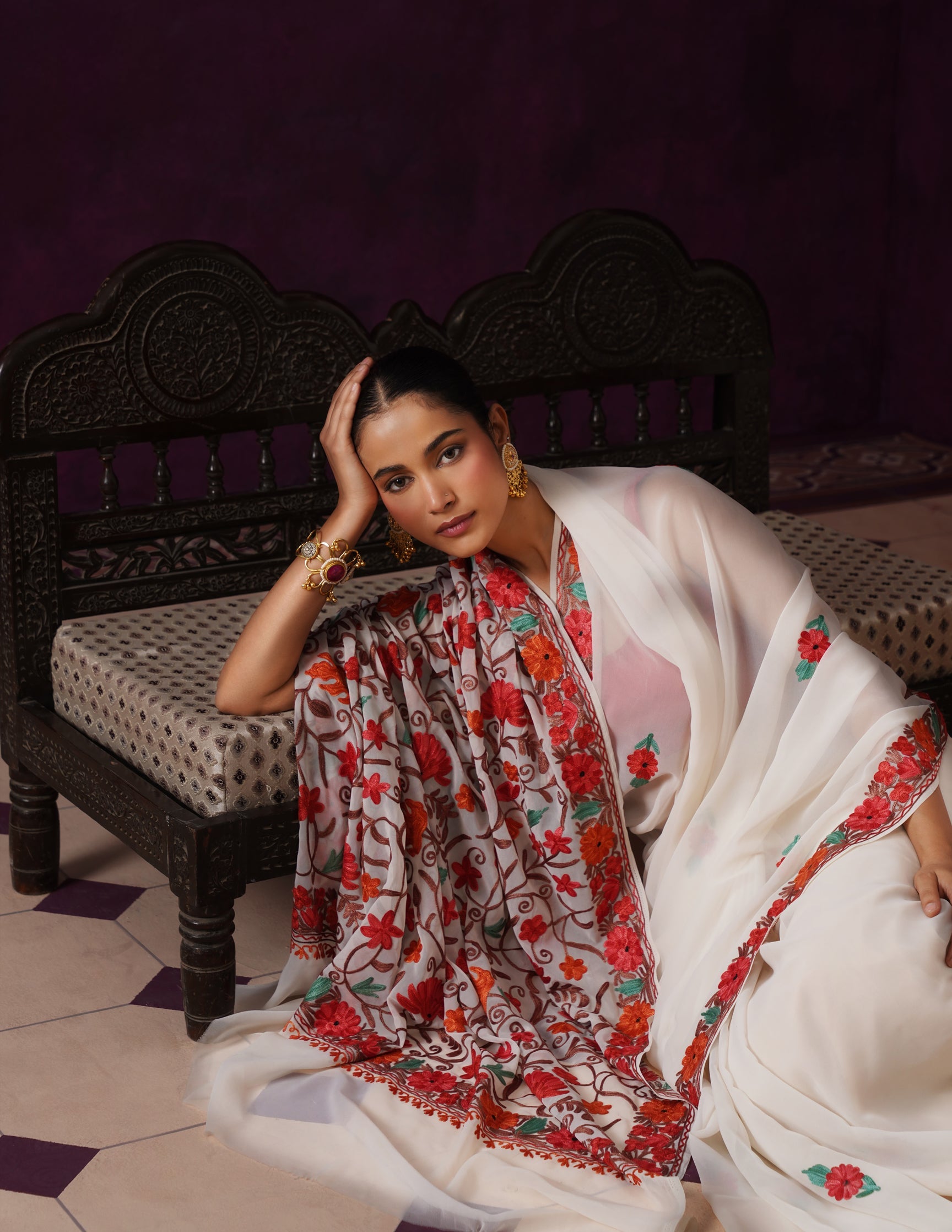 Kashmiri Aari Embroidered Georgette Saree – Off-White