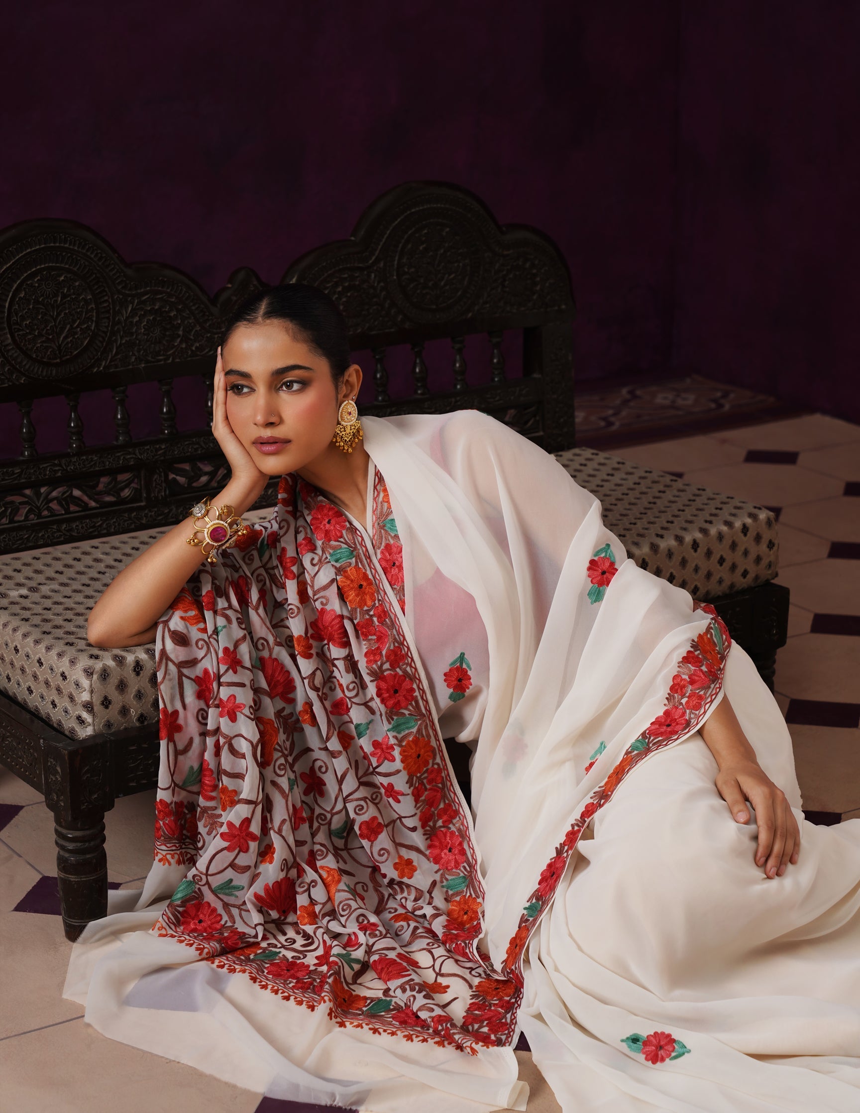 Kashmiri Aari Embroidered Georgette Saree – Off-White