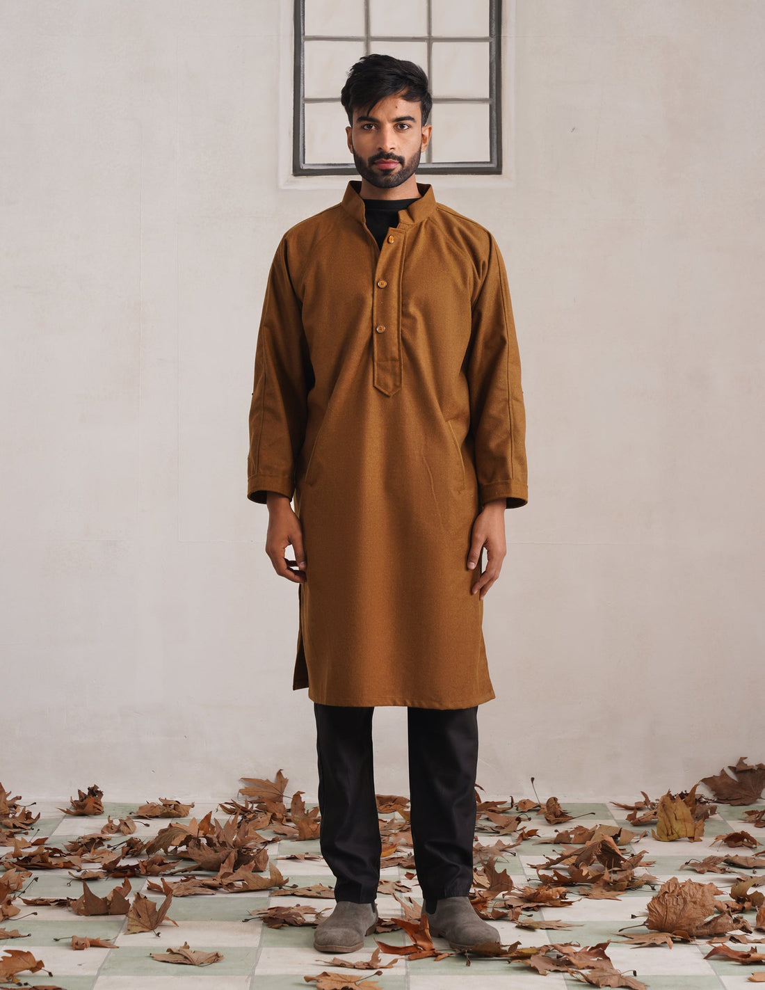 Brown Chinese Collar Long Coat-Style Men’s Phiran – Kashmiri Tweed Winter Pheran | AAGAZ