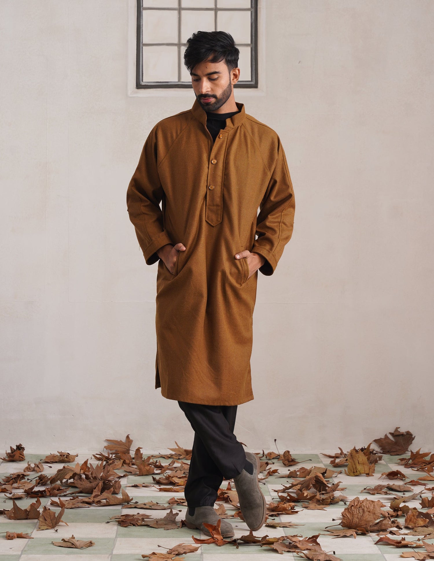 Brown Chinese Collar Long Coat-Style Men’s Phiran – Kashmiri Tweed Winter Pheran | AAGAZ