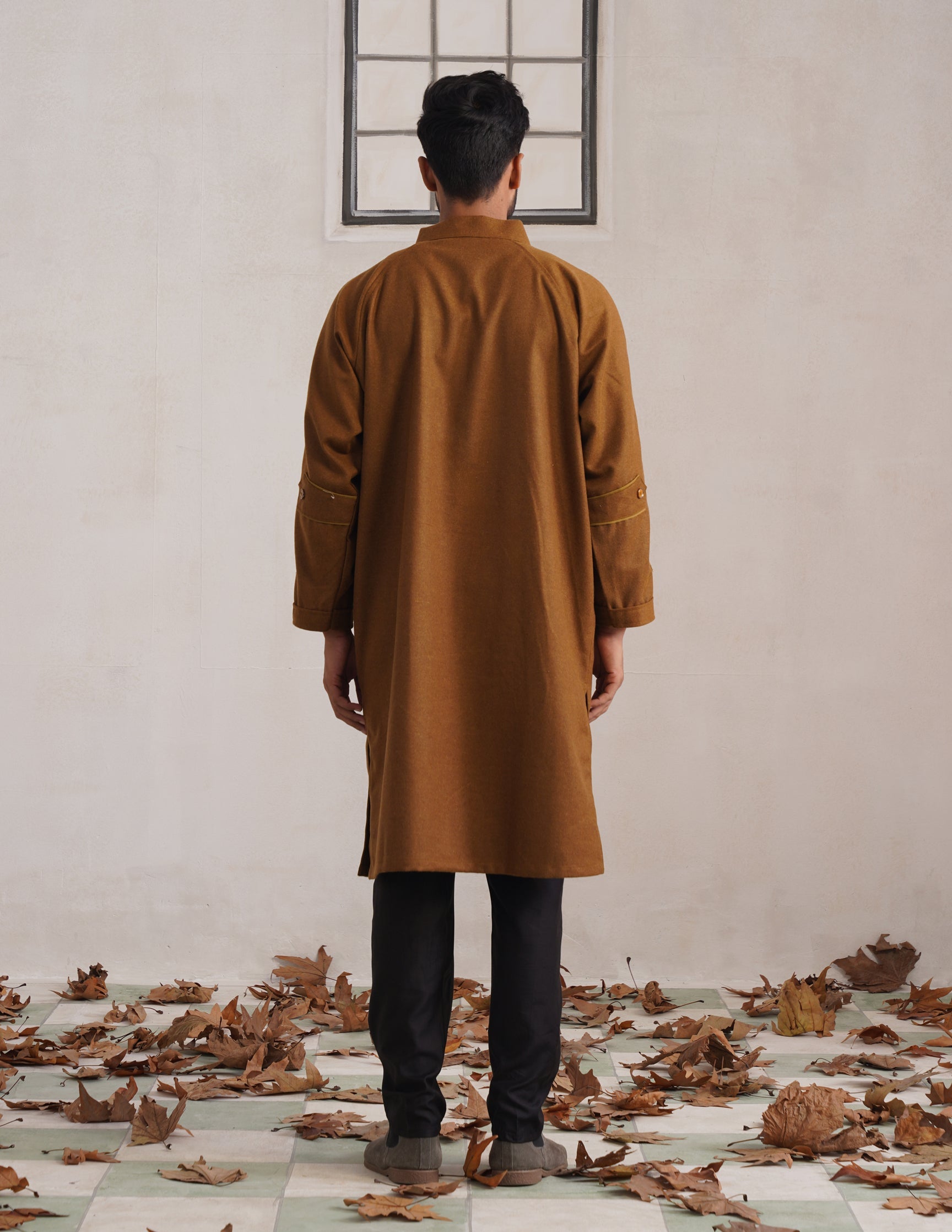 Brown Chinese Collar Long Coat-Style Men’s Phiran – Kashmiri Tweed Winter Pheran | AAGAZ