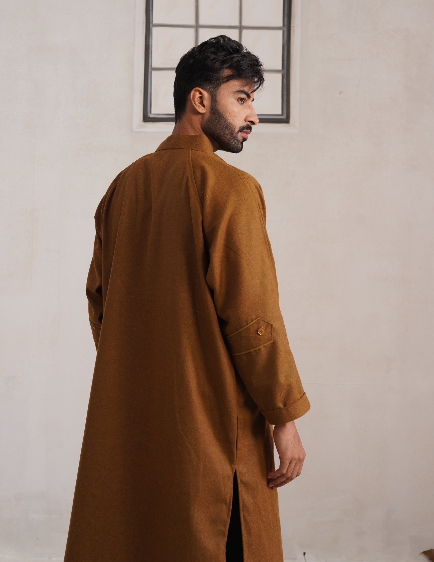 Brown Chinese Collar Long Coat-Style Men’s Phiran – Kashmiri Tweed Winter Pheran | AAGAZ