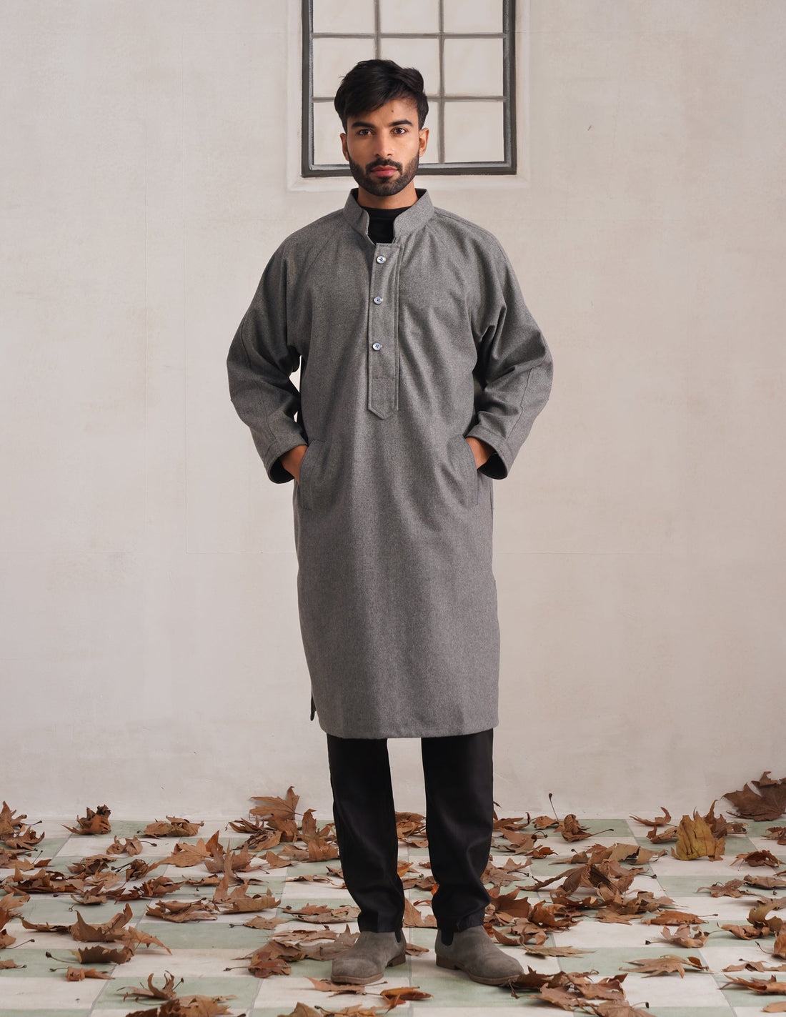 Grey Chinese Collar Long Coat-Style Men’s Phiran – Kashmiri Tweed Winter Pheran | AAGAZ