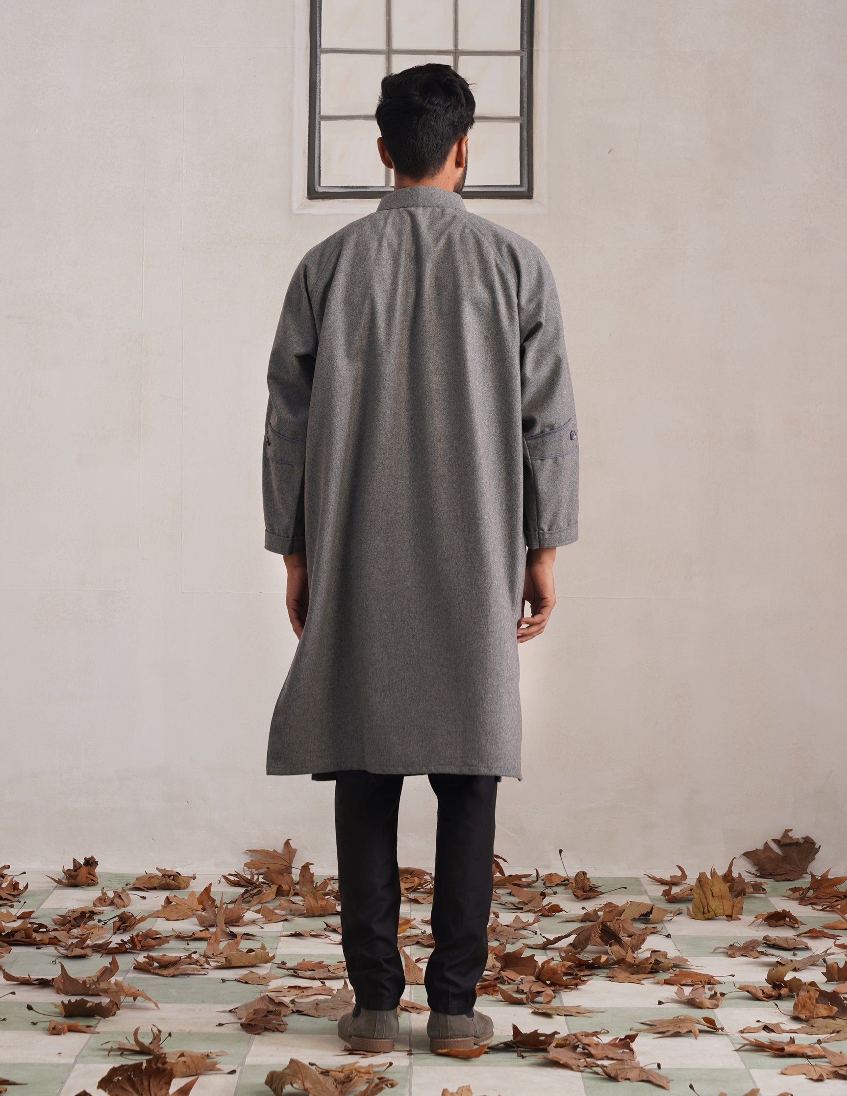 Grey Chinese Collar Long Coat-Style Men’s Phiran – Kashmiri Tweed Winter Pheran | AAGAZ