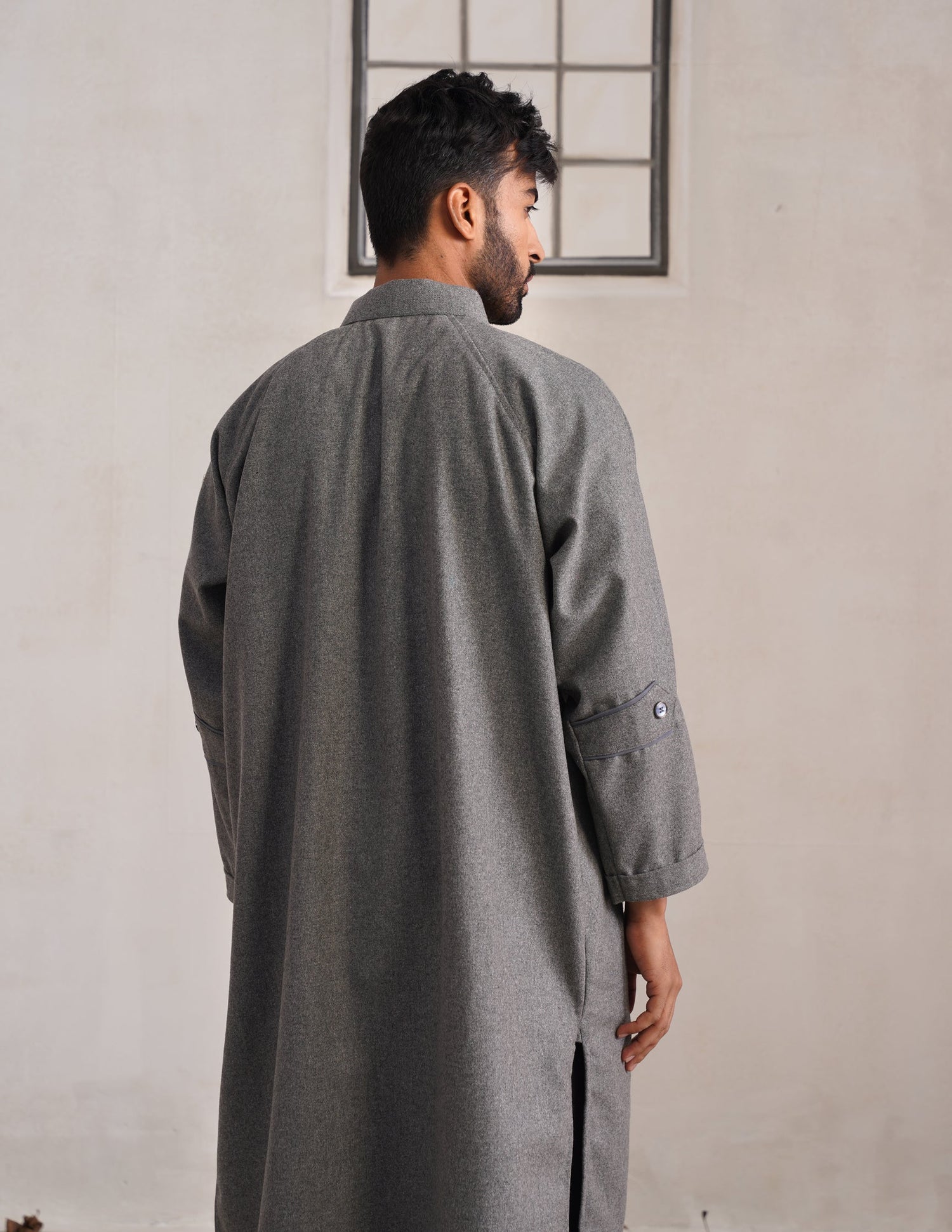 Grey Chinese Collar Long Coat-Style Men’s Phiran – Kashmiri Tweed Winter Pheran | AAGAZ