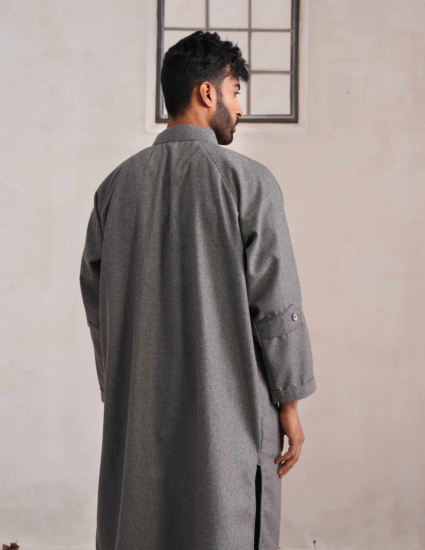 Grey Chinese Collar Long Coat-Style Men’s Phiran – Kashmiri Tweed Winter Pheran | AAGAZ
