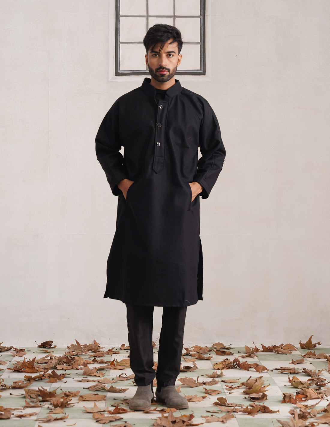 Black Chinese Collar Long Coat-Style Men’s Phiran – Kashmiri Tweed Winter Pheran | AAGAZ