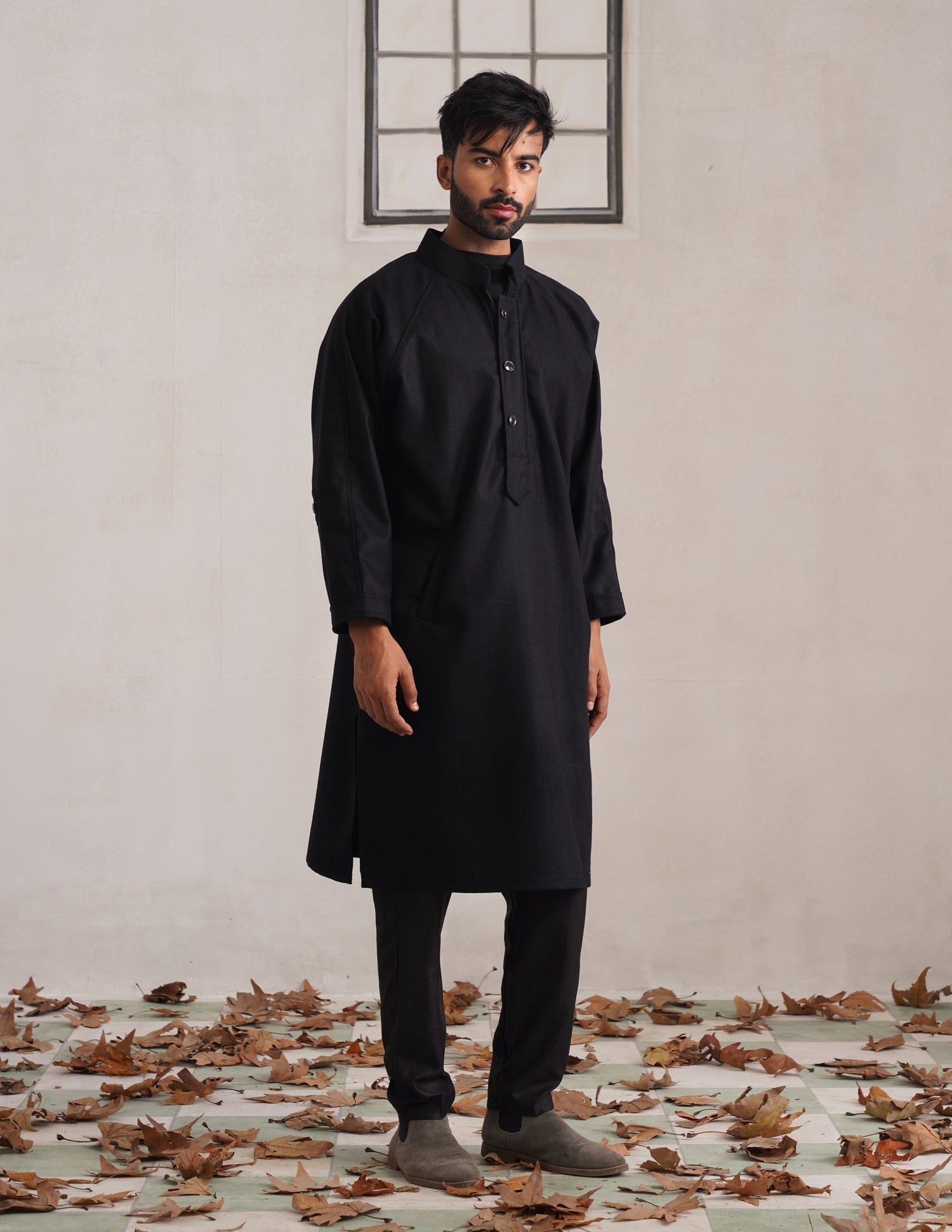 Black Chinese Collar Long Coat-Style Men’s Phiran – Kashmiri Tweed Winter Pheran | AAGAZ