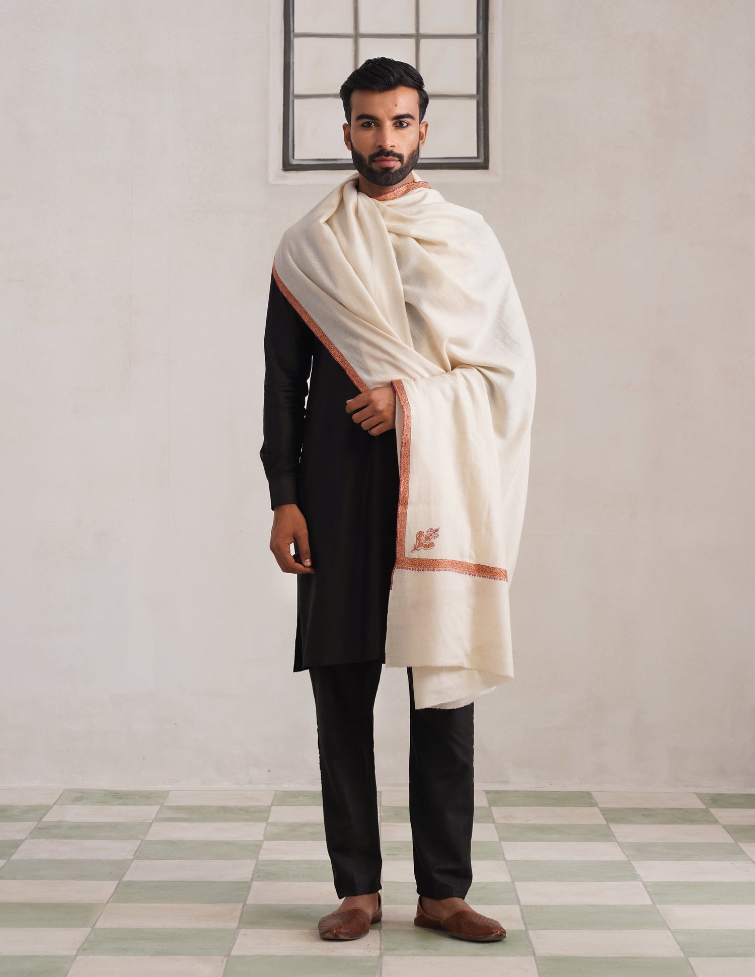 Hashidar Pashmina Shawl – Off White (Pink, Orange &amp; Maroon Sozni)