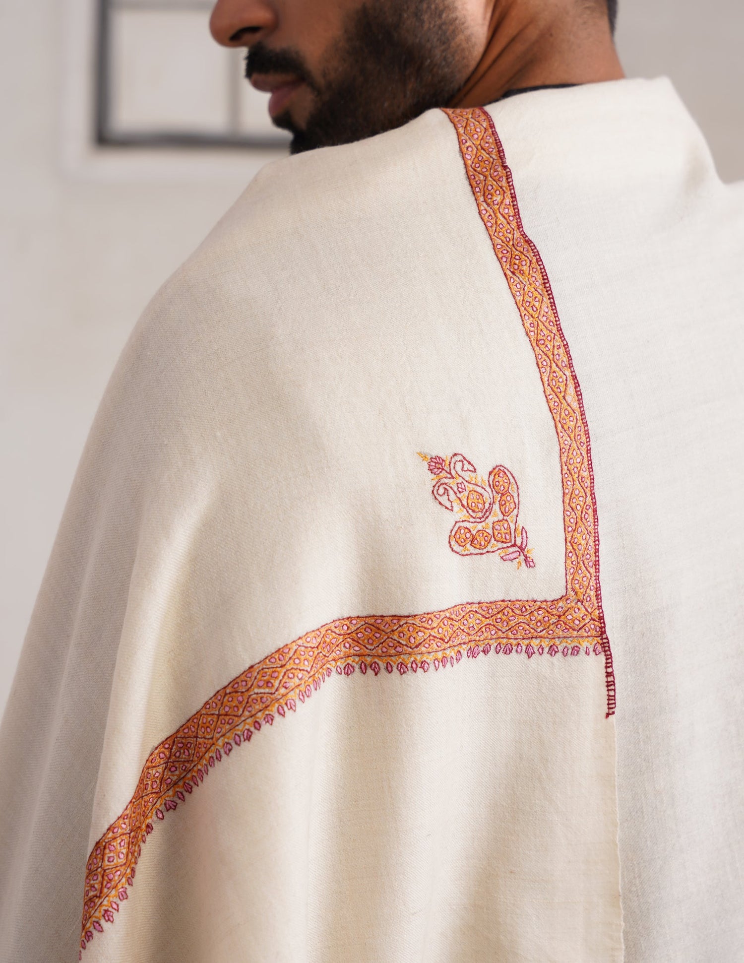 Hashidar Pashmina Shawl – Off White (Pink, Orange &amp; Maroon Sozni)