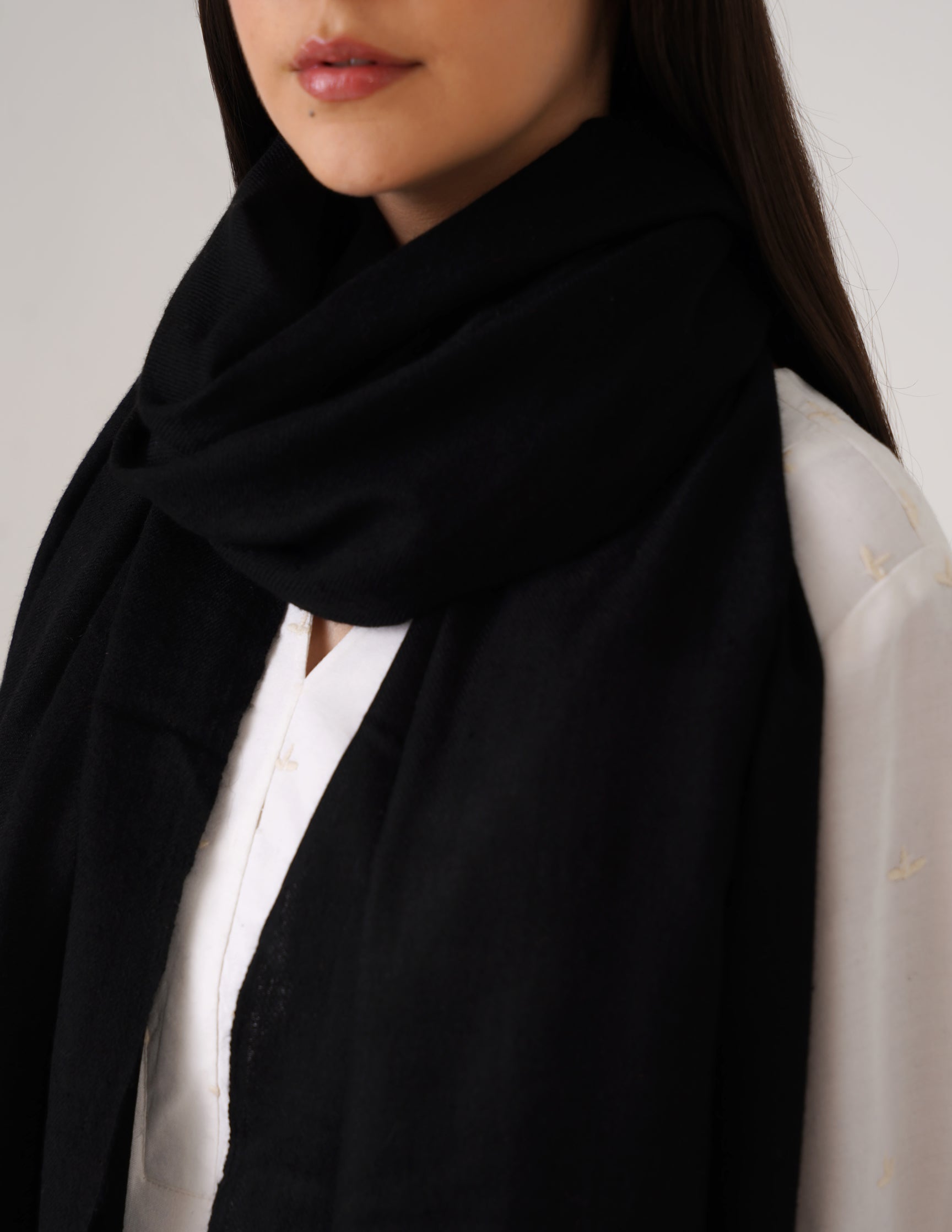 Kashmiri Handwoven Solid Cashmere Pashmina Shawl – Black | Handwoven Heritage