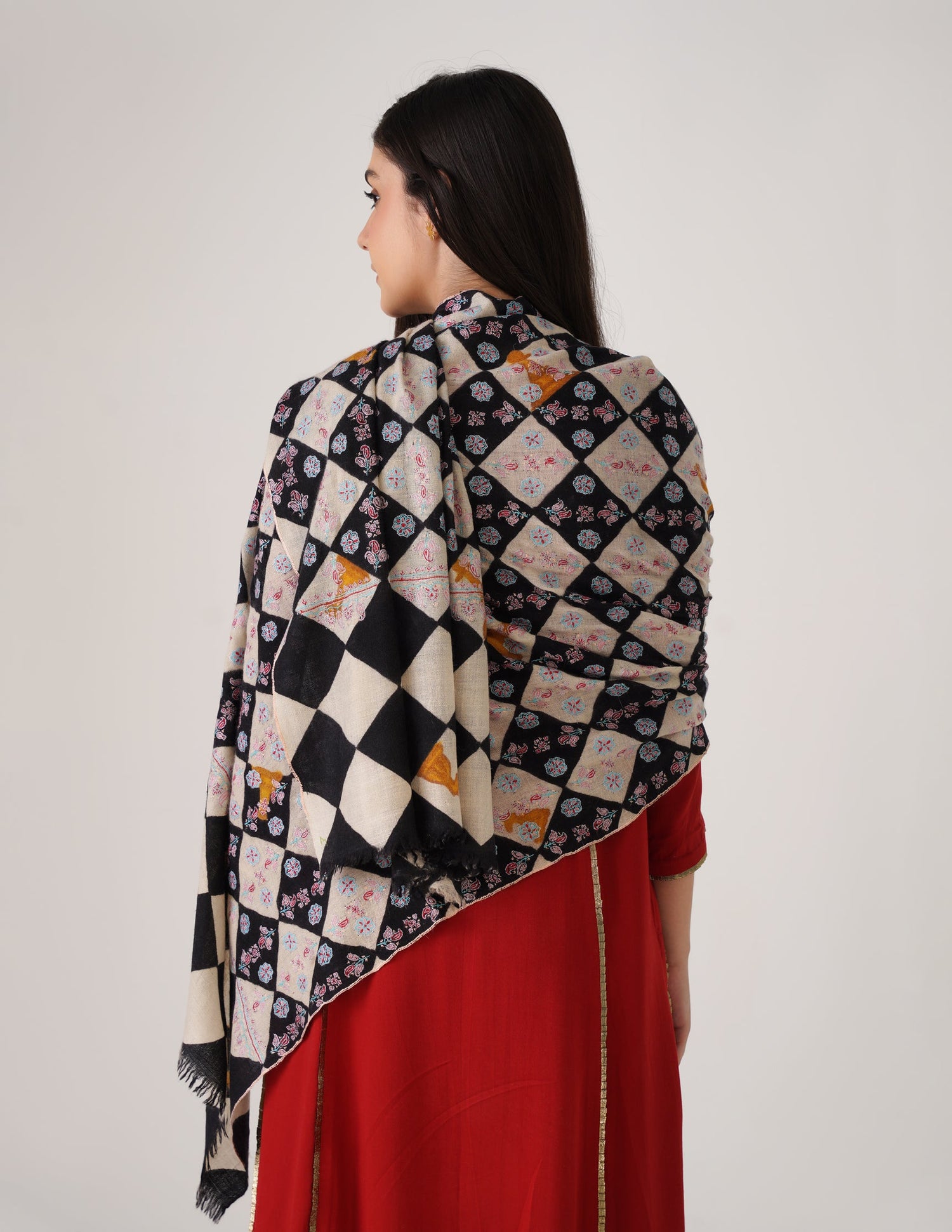 Kashmiri Handwoven Pashmina Sozni Stole Heavy – Black &amp; White Chess | Handwoven Heritage