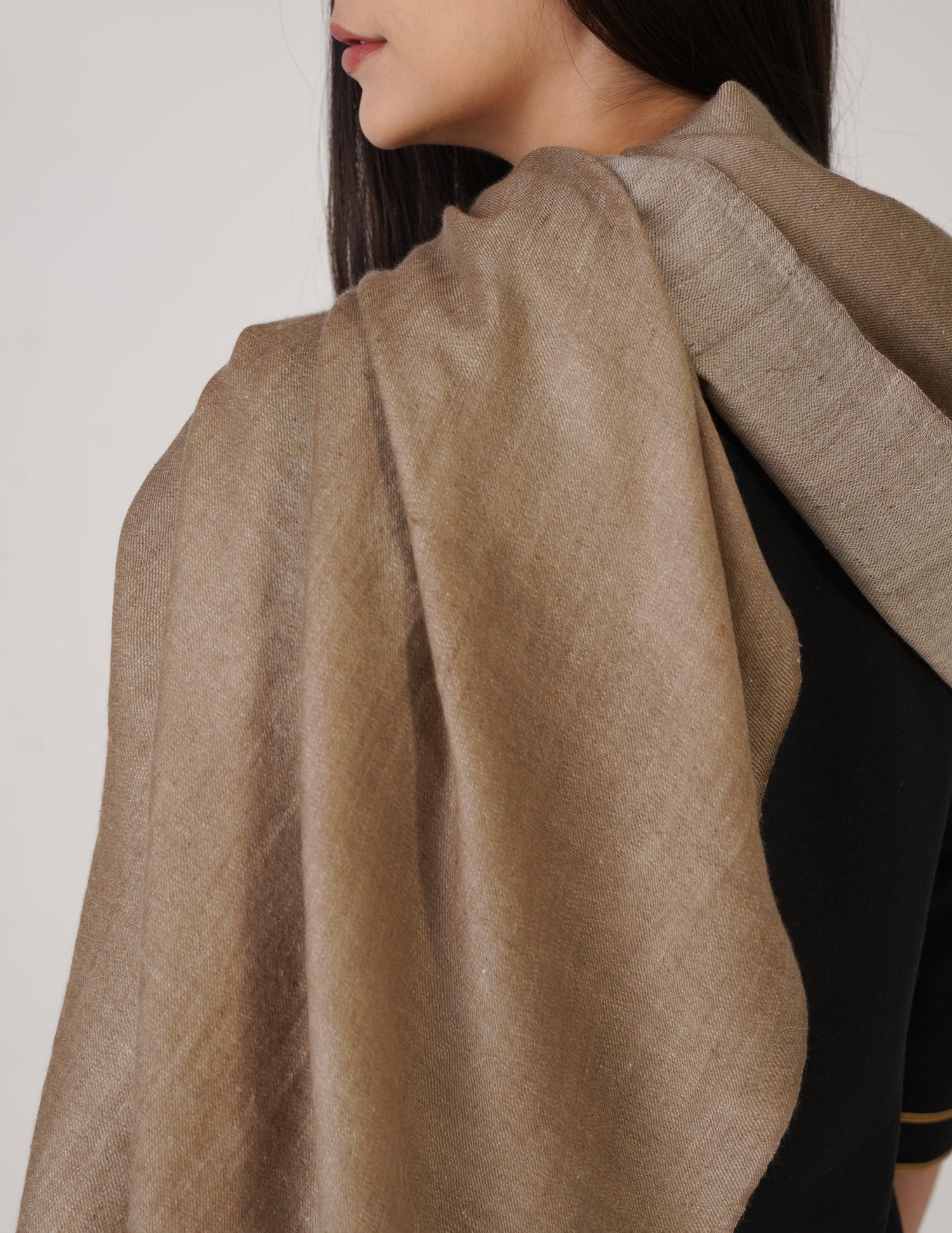 Kashmiri Handwoven Pashmina Reversible Stole – Toosa &amp; White | Handwoven Heritage