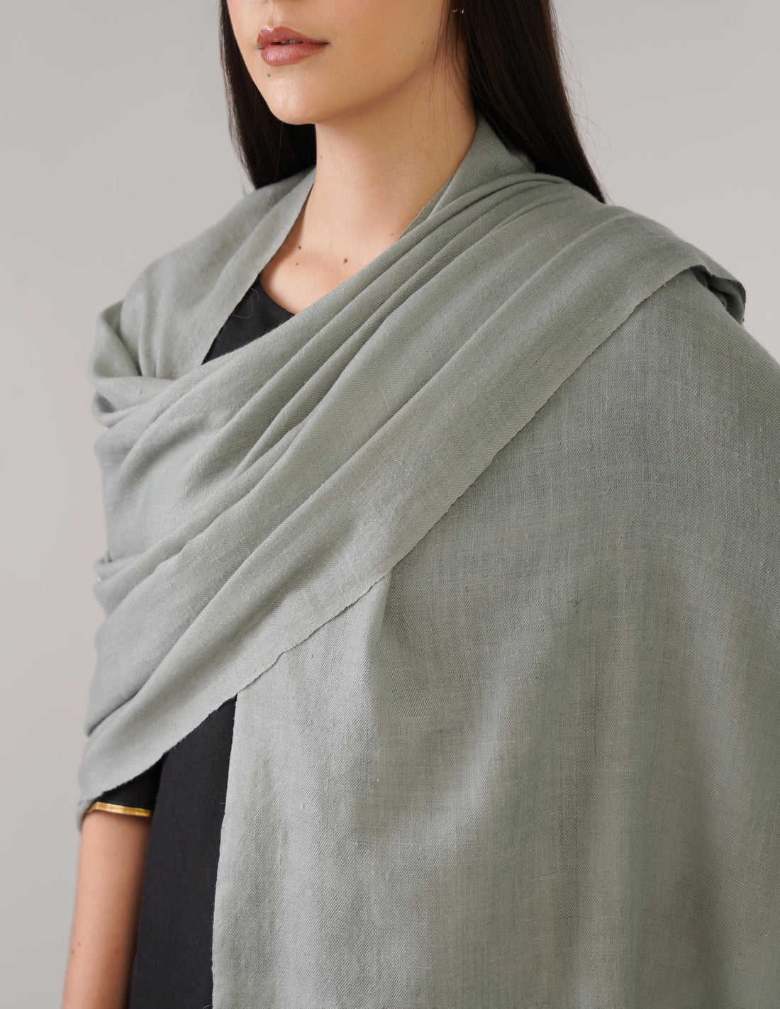 Kashmiri Handwoven Solid Cashmere Pashmina Shawl – Silver Grey | Handwoven Heritage