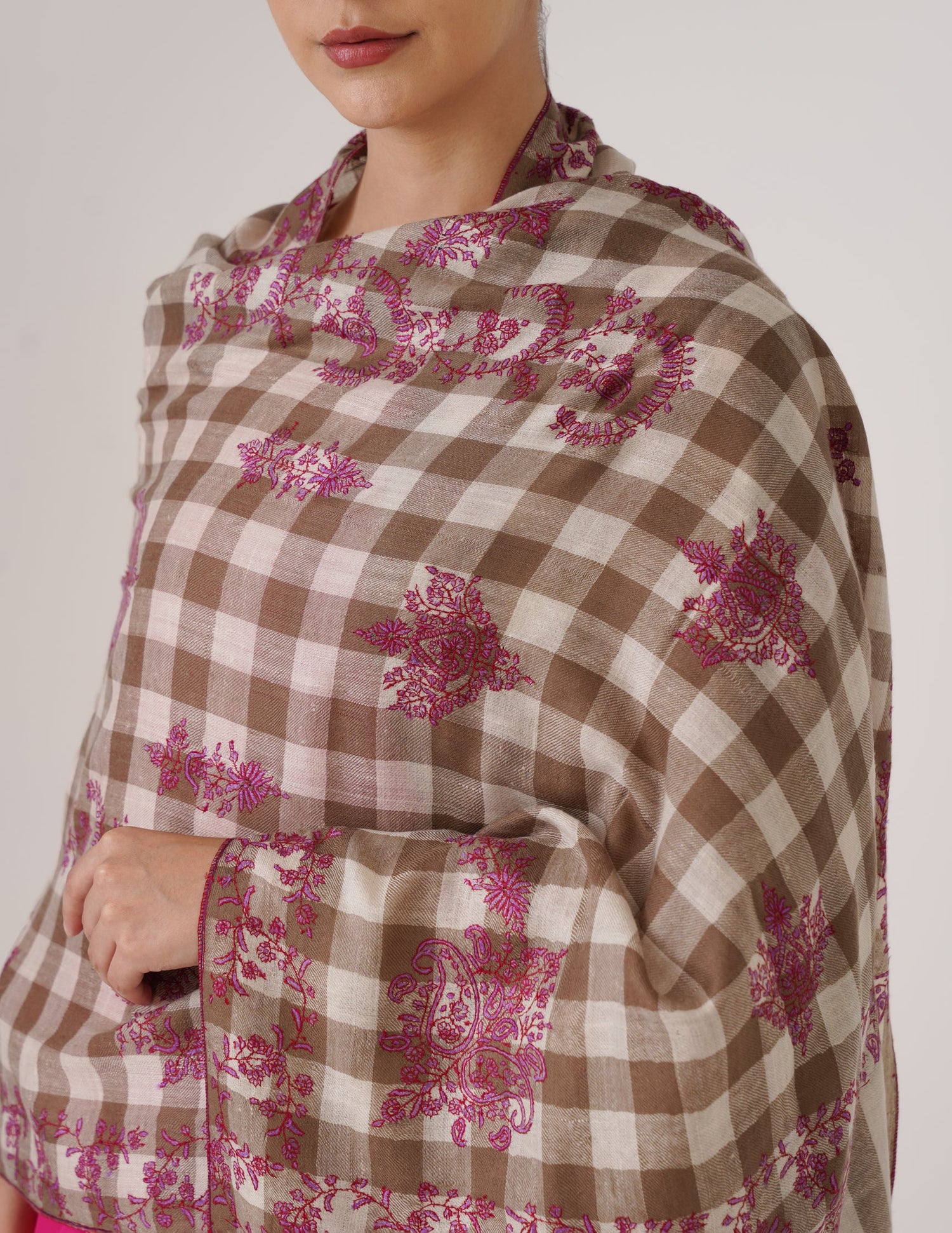 Kashmiri Handwoven Pashmina Sozni Stole Modern Check – Natural &amp; White | Handwoven Heritage