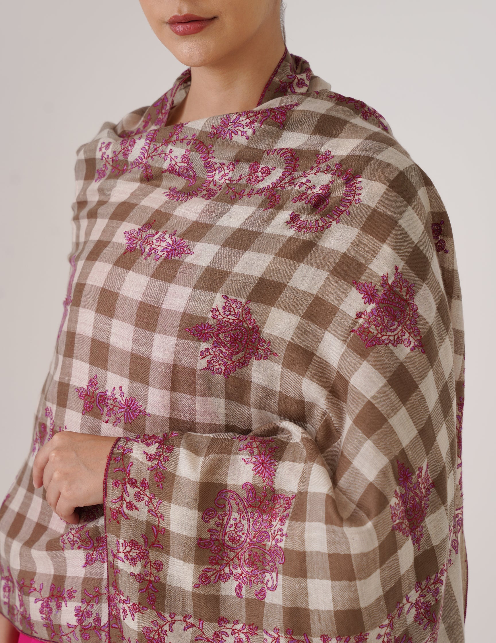 Kashmiri Handwoven Pashmina Sozni Stole Modern Check – Natural &amp; White | Handwoven Heritage