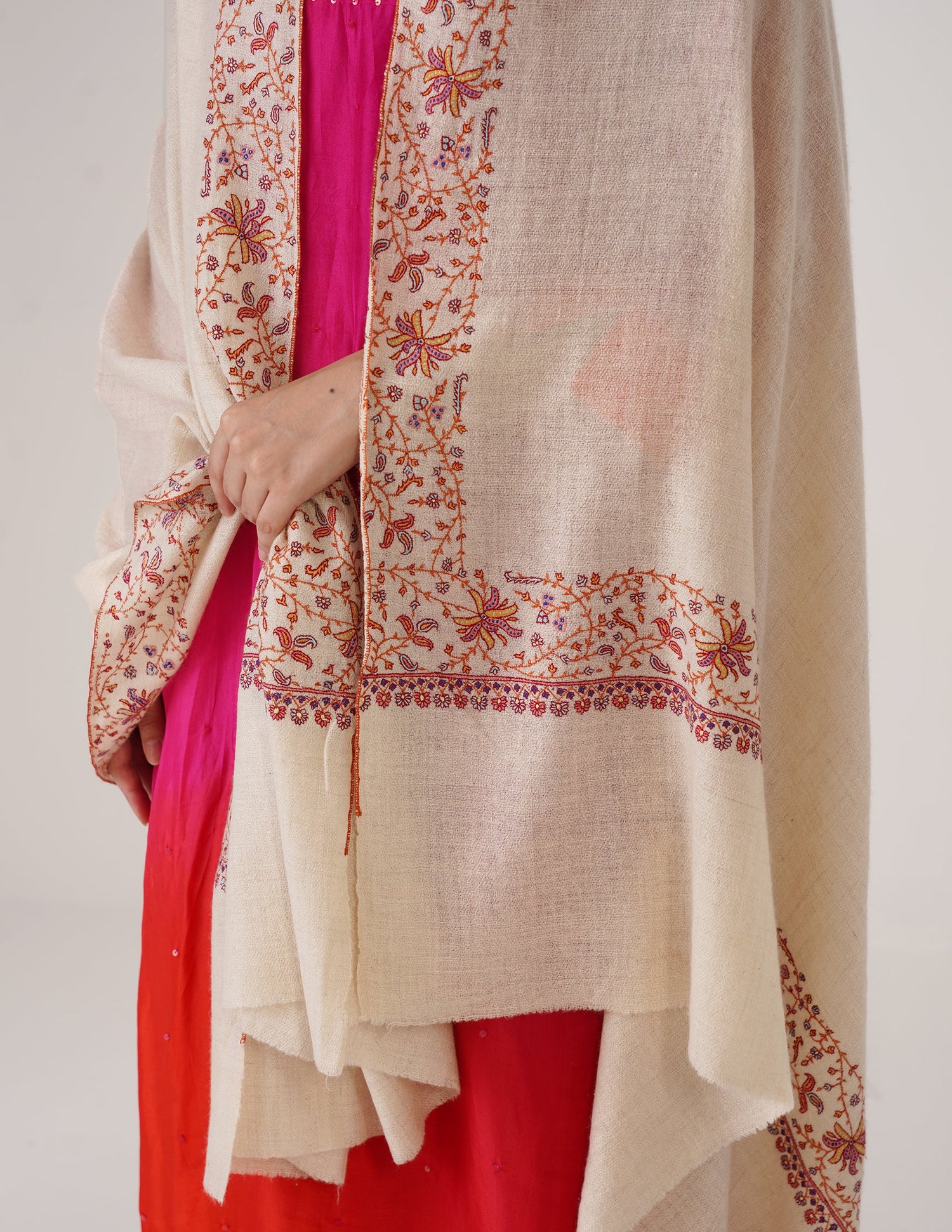Kashmiri Handwoven Pashmina Sozni Shawl Doredaar – Off-White | Handwoven Heritage