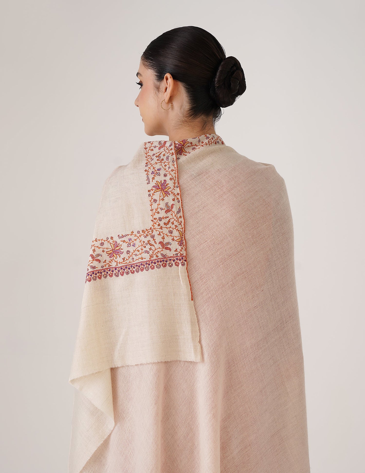 Kashmiri Handwoven Pashmina Sozni Shawl Doredaar – Off-White | Handwoven Heritage