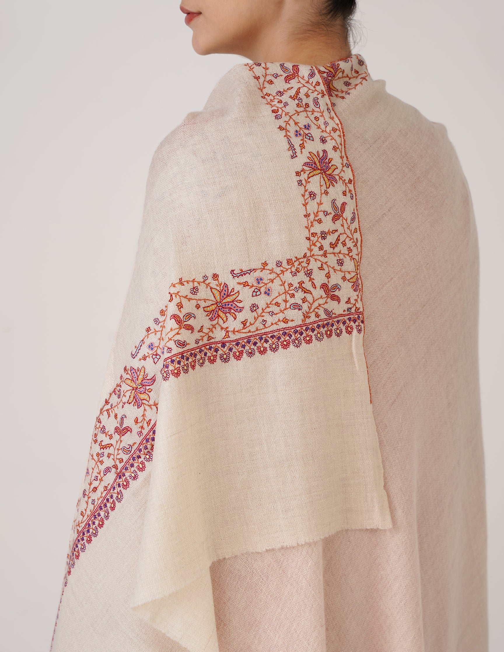 Kashmiri Handwoven Pashmina Sozni Shawl Doredaar – Off-White | Handwoven Heritage