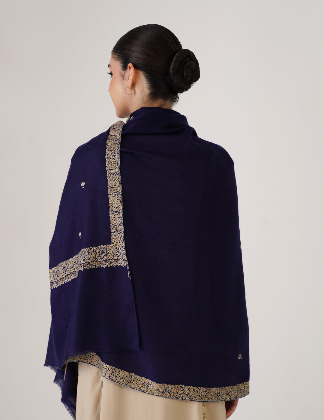 Kashmiri Handwoven Pashmina Sozni Shawl Doredaar – Navy Blue | Mehendi &amp; Grey Heritage - Kashmir Box