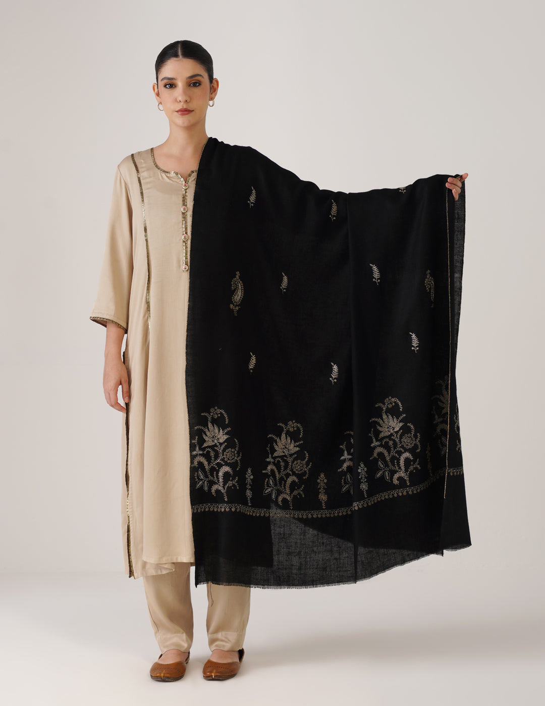 Kashmiri Handwoven Pashmina Sozni Shawl Paldaar – Black | Multicolour Heritage - Kashmir Box