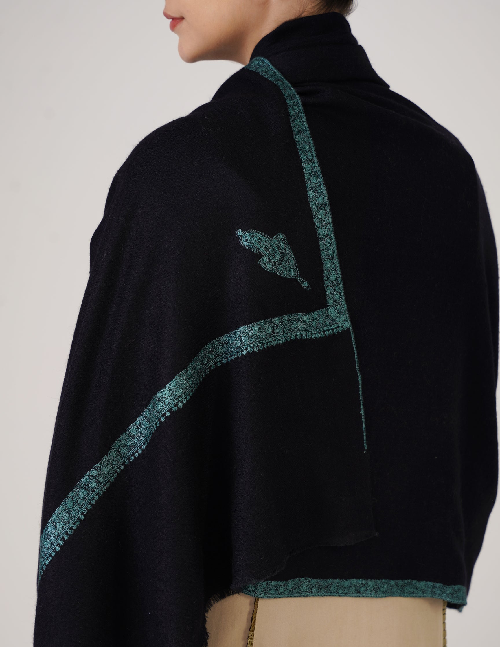 Kashmiri Handwoven Pashmina Sozni Shawl Hashidaar – Black | Sea Green Heritage - Kashmir Box