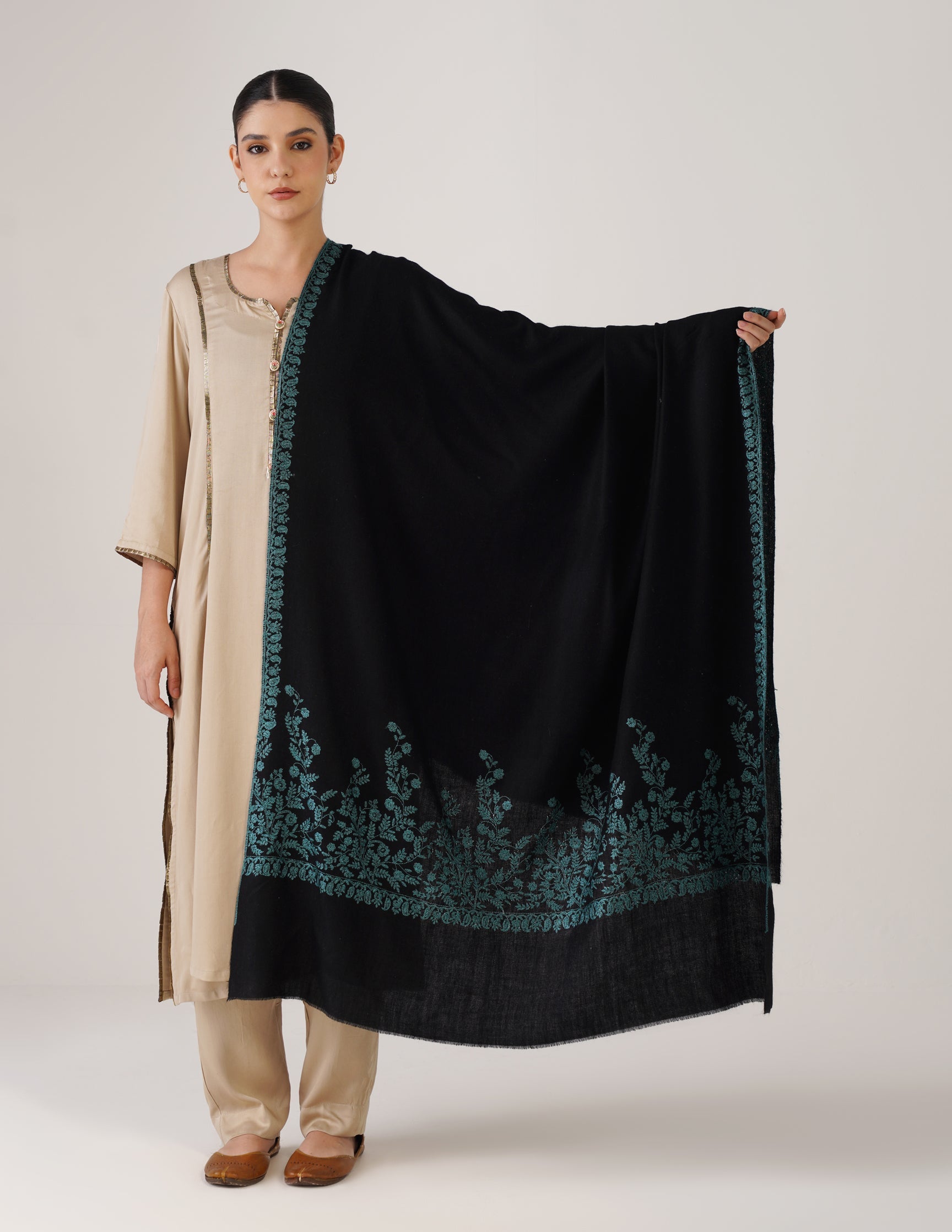 Kashmiri Handwoven Pashmina Sozni Shawl Paldaar – Black | Sea Green Heritage - Kashmir Box