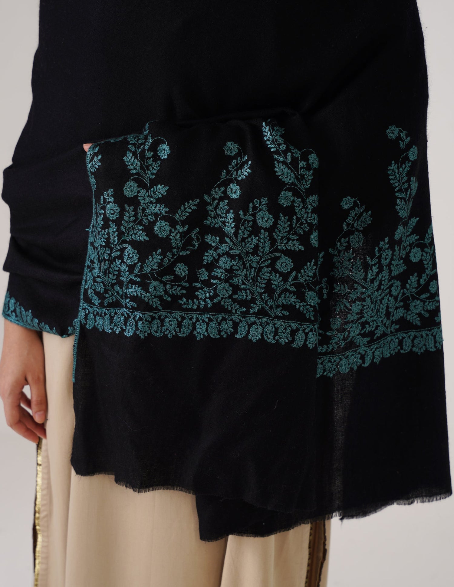 Kashmiri Handwoven Pashmina Sozni Shawl Paldaar – Black | Sea Green Heritage - Kashmir Box