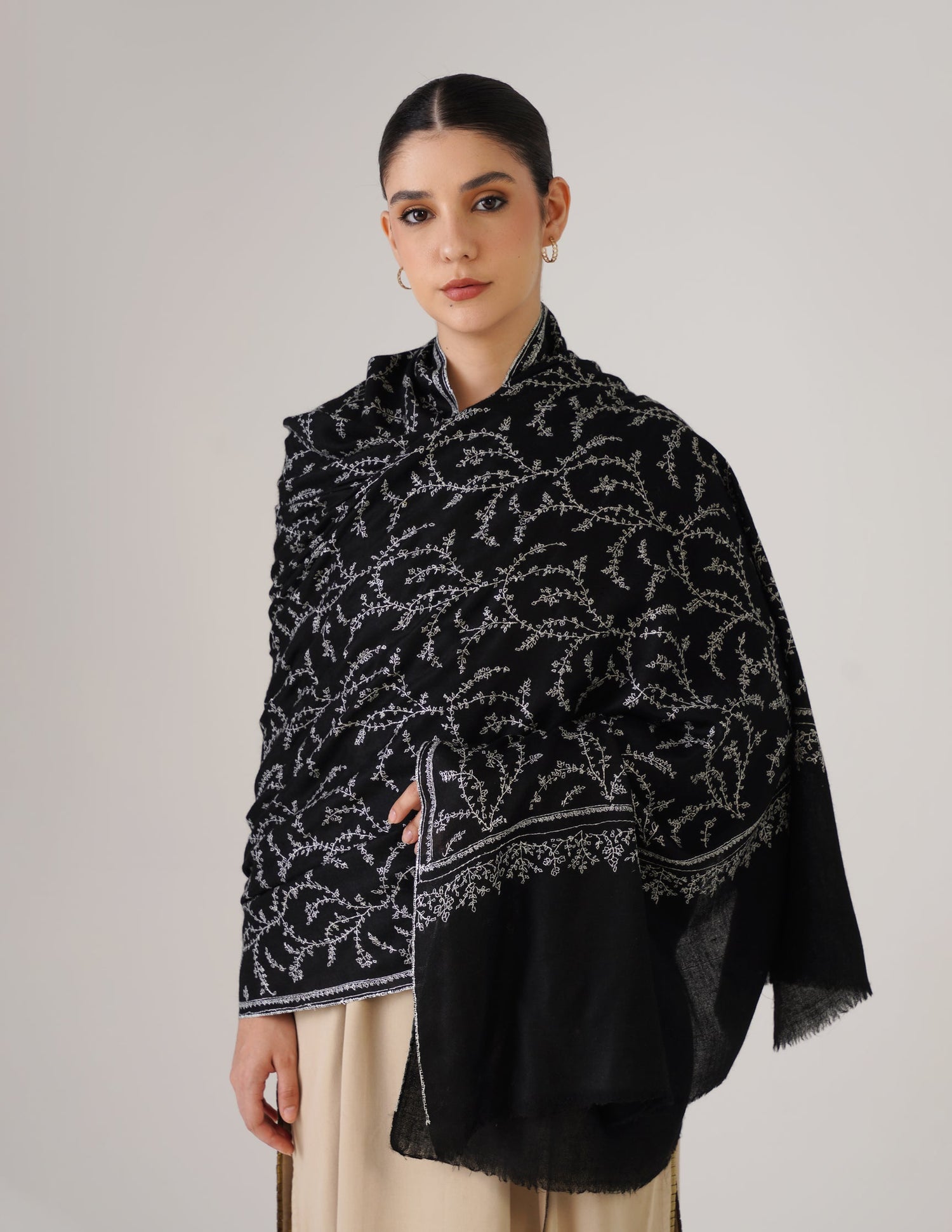 Kashmiri Handwoven Pashmina Sozni Shawl Jaalidar – Black | White Sozni Heritage - Kashmir Box