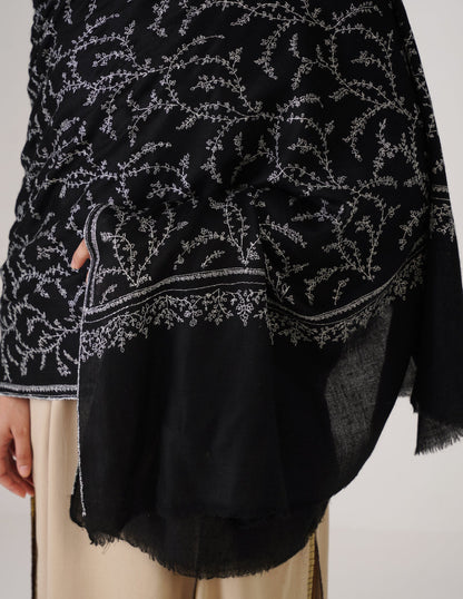 Kashmiri Handwoven Pashmina Sozni Shawl Jaalidar – Black | White Sozni Heritage - Kashmir Box