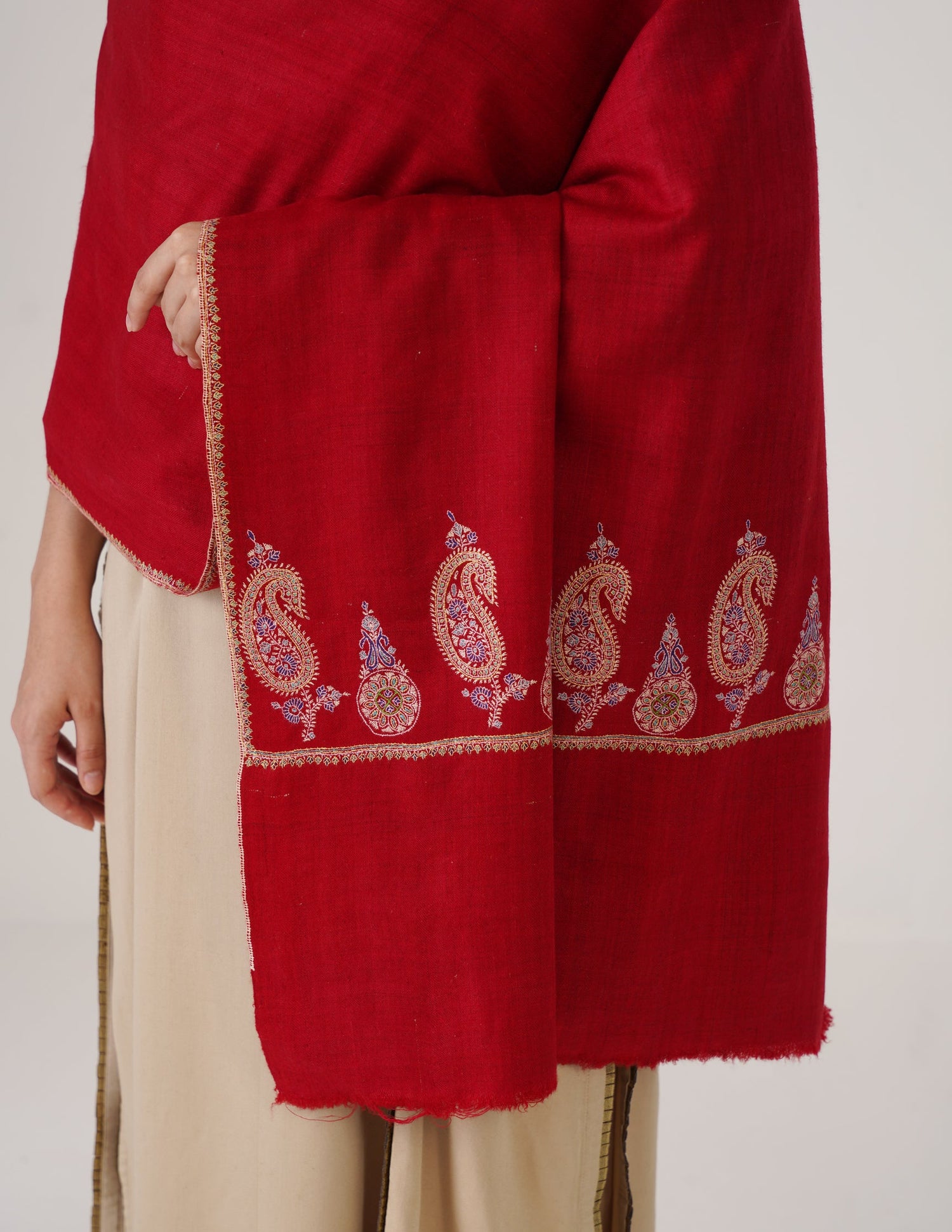 Kashmiri Handwoven Pashmina Sozni Stole Doredaar – Blood Red | Handwoven Heritage