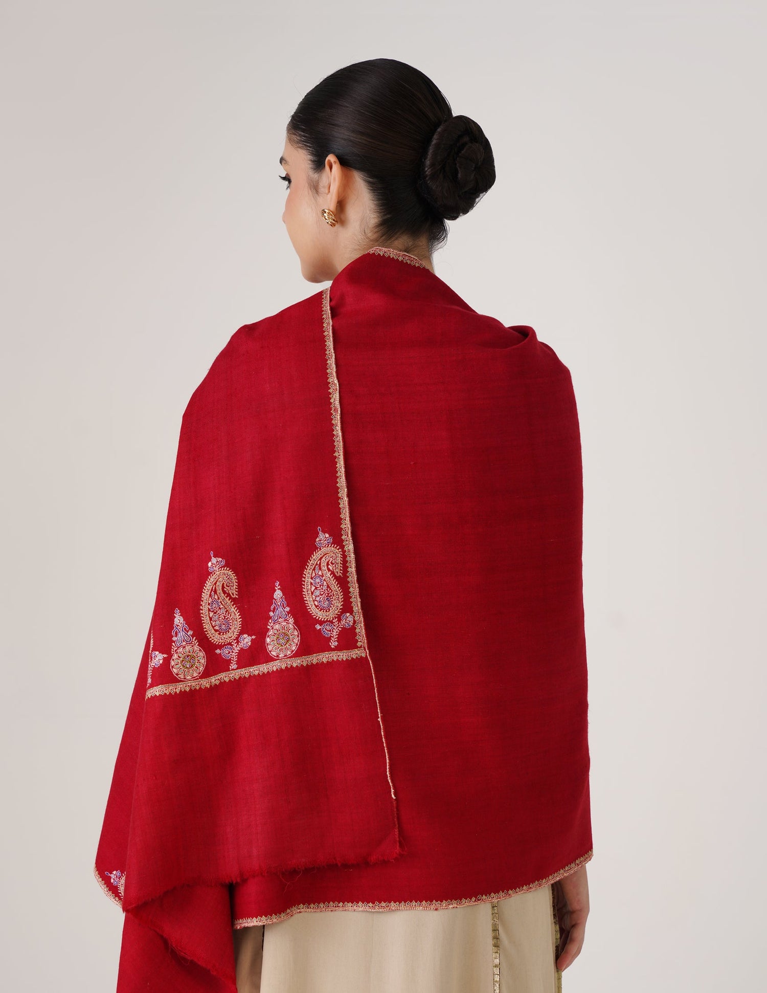 Kashmiri Handwoven Pashmina Sozni Stole Doredaar – Blood Red | Handwoven Heritage