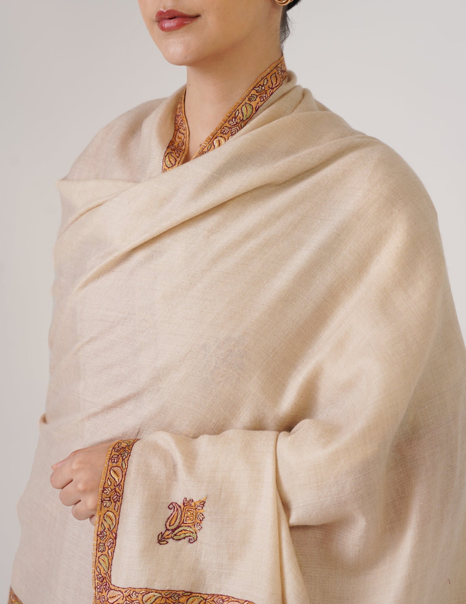 Kashmiri Handwoven Pashmina Sozni Stole Hashidaar – Off White | Multicolour Heritage - Kashmir Box