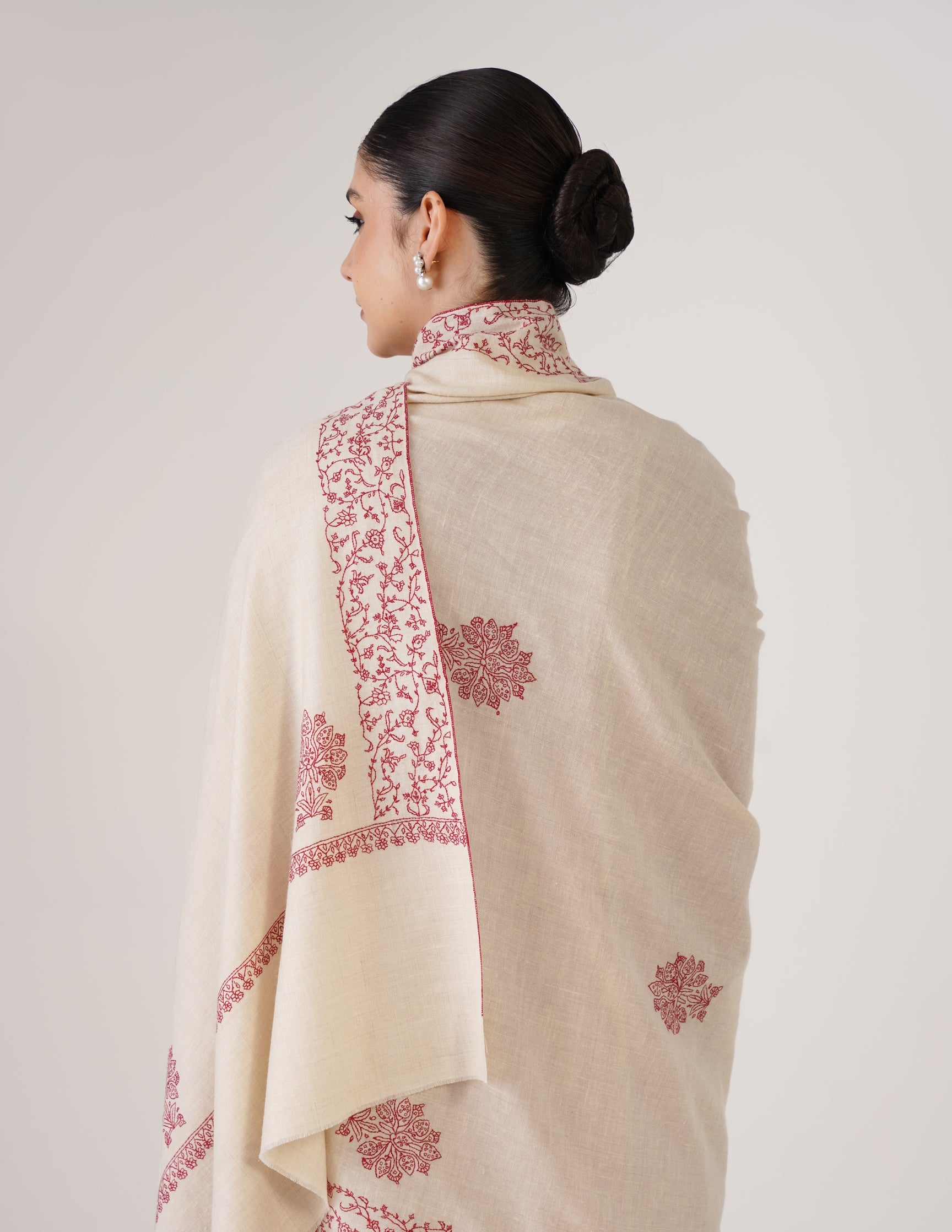 Kashmiri Handwoven Pashmina Sozni Shawl Bootidar – Off White | Maroon Heritage - Kashmir Box