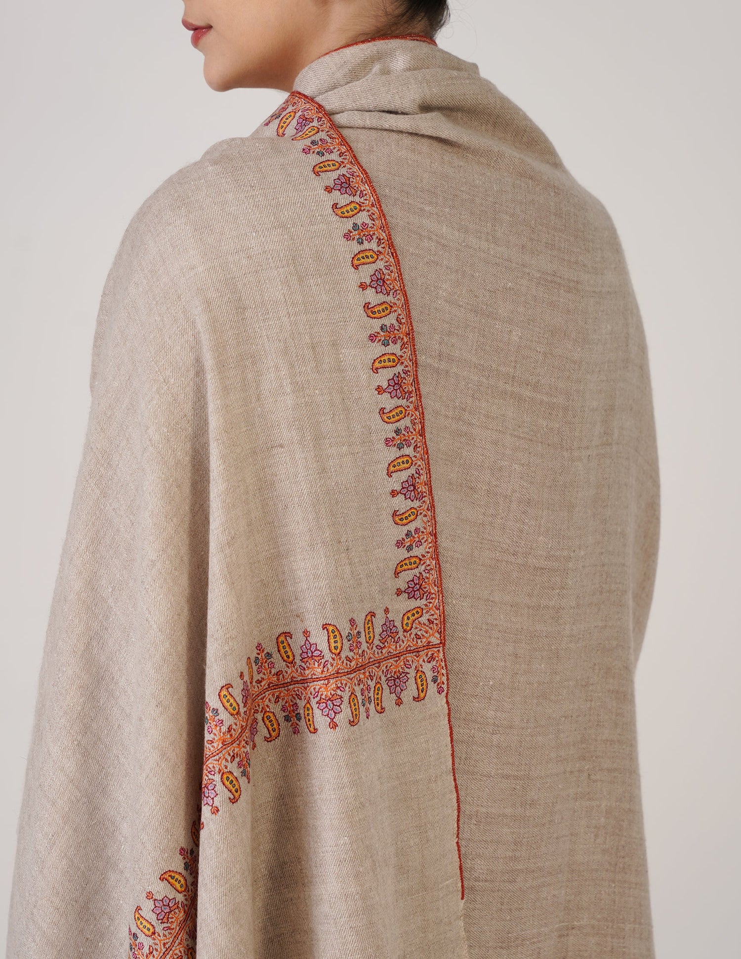 Kashmiri Handwoven Pashmina Sozni Shawl Doredaar – Natural White | Handwoven Heritage