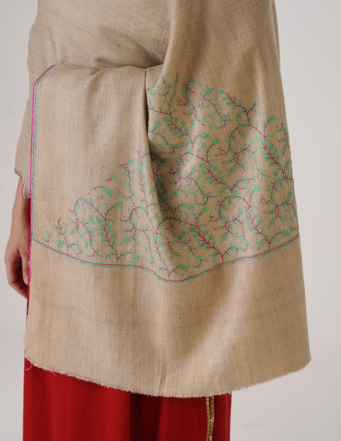 Kashmiri Handwoven Pashmina Sozni Stole Paldaar – Natural | Handwoven Heritage