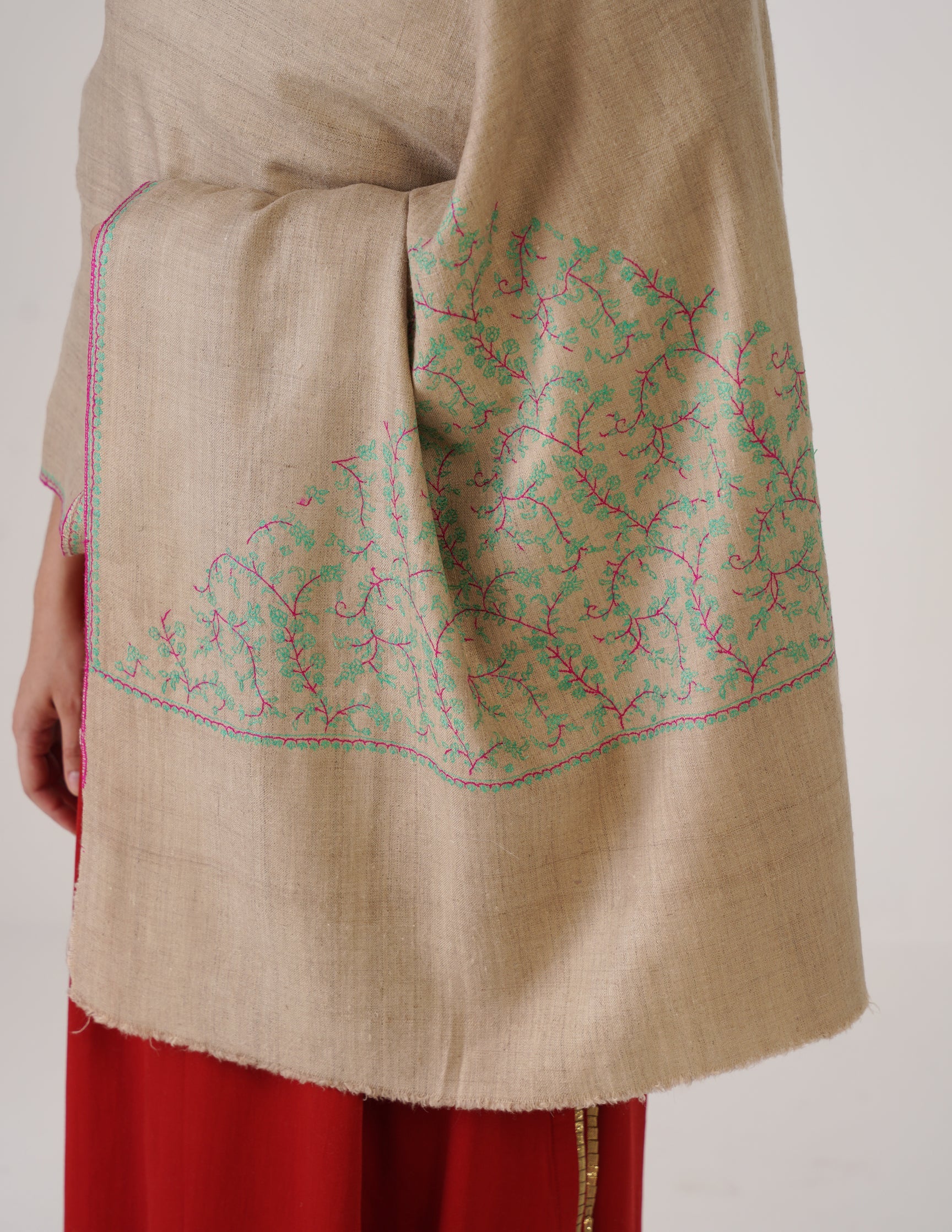 Kashmiri Handwoven Pashmina Sozni Stole Paldaar – Natural | Handwoven Heritage