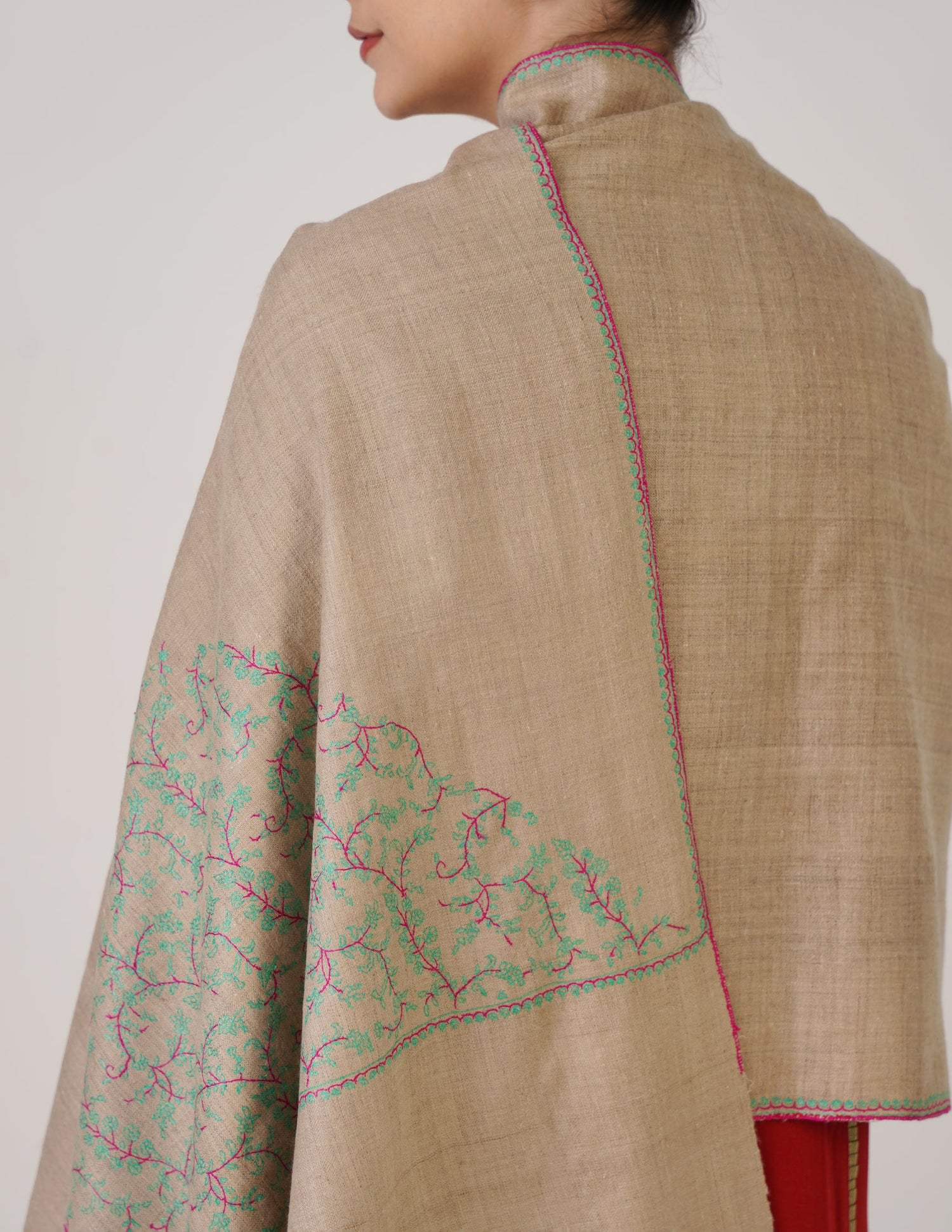 Kashmiri Handwoven Pashmina Sozni Stole Paldaar – Natural | Handwoven Heritage
