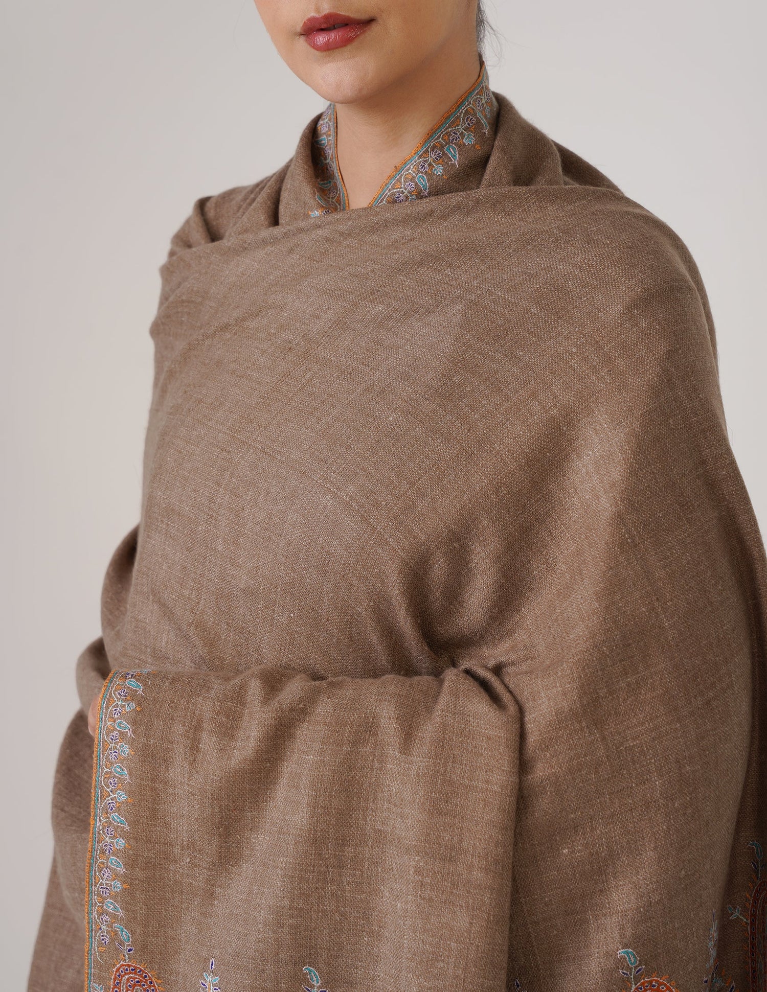 Kashmiri Handwoven Pashmina Sozni Shawl Paldaar – Natural | Handwoven Heritage