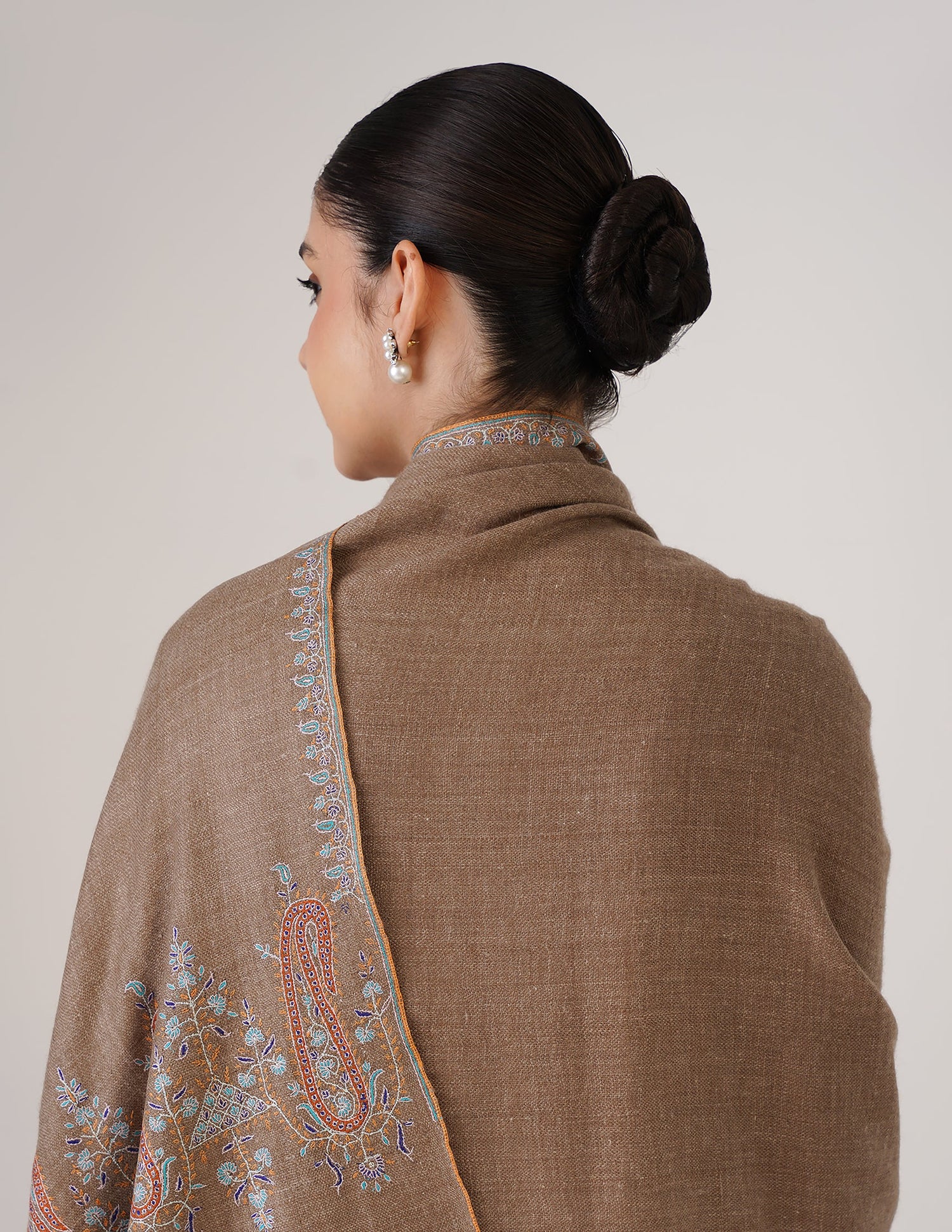 Kashmiri Handwoven Pashmina Sozni Shawl Paldaar – Natural | Handwoven Heritage