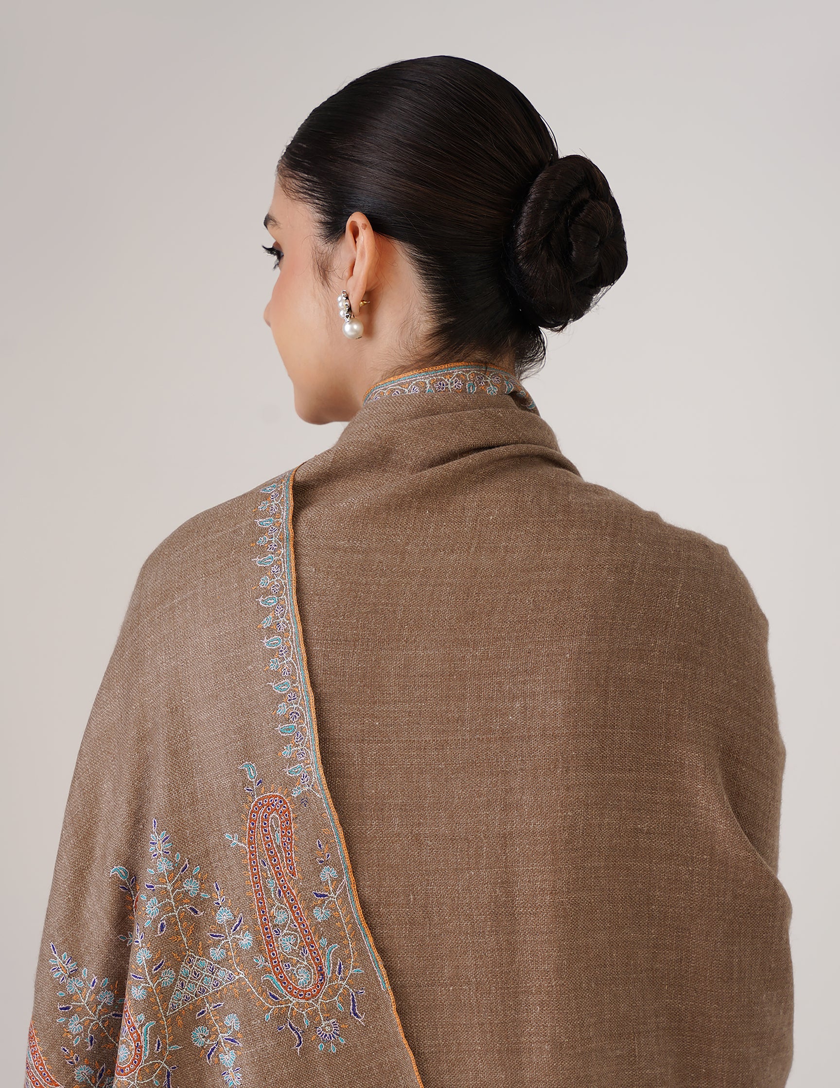 Kashmiri Handwoven Pashmina Sozni Shawl Paldaar – Natural | Handwoven Heritage