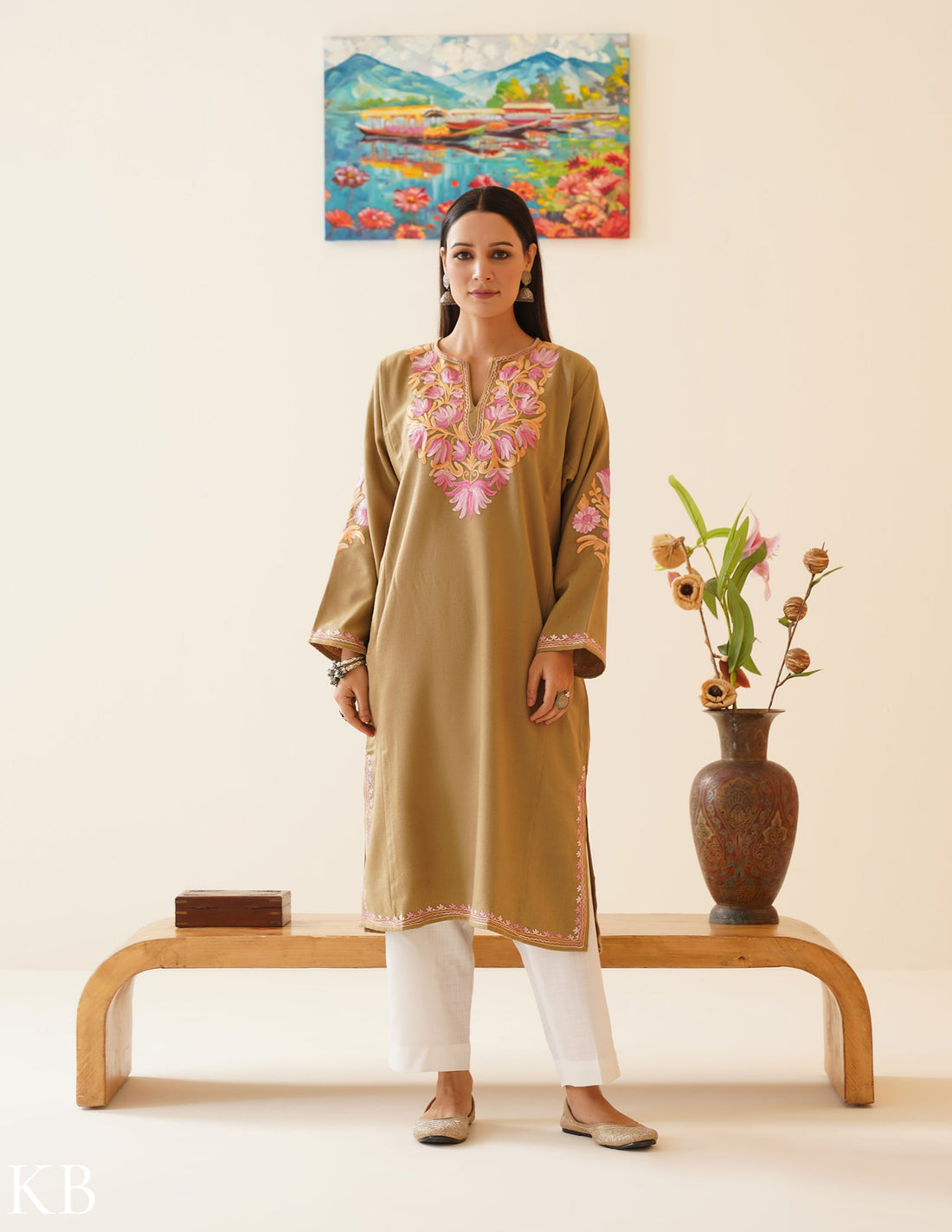 Rang-e-Khizan Lotus Graced Aari Brown Phiran - Kashmir Box