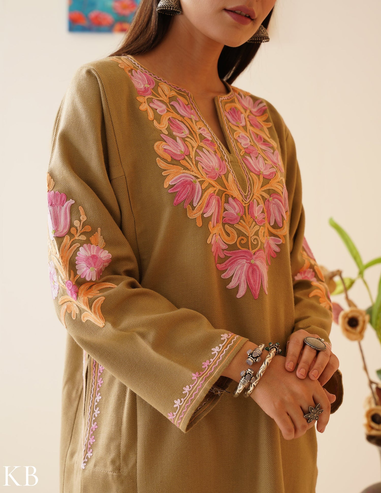 Rang-e-Khizan Lotus Graced Aari Brown Phiran - Kashmir Box