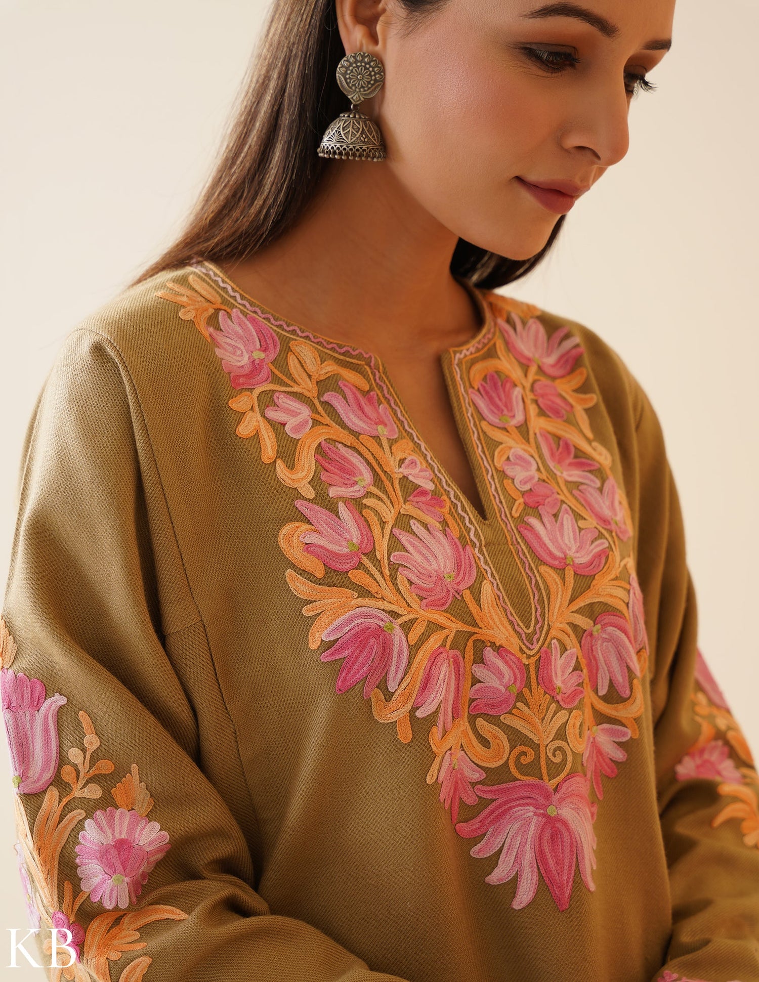 Rang-e-Khizan Lotus Graced Aari Brown Phiran - Kashmir Box